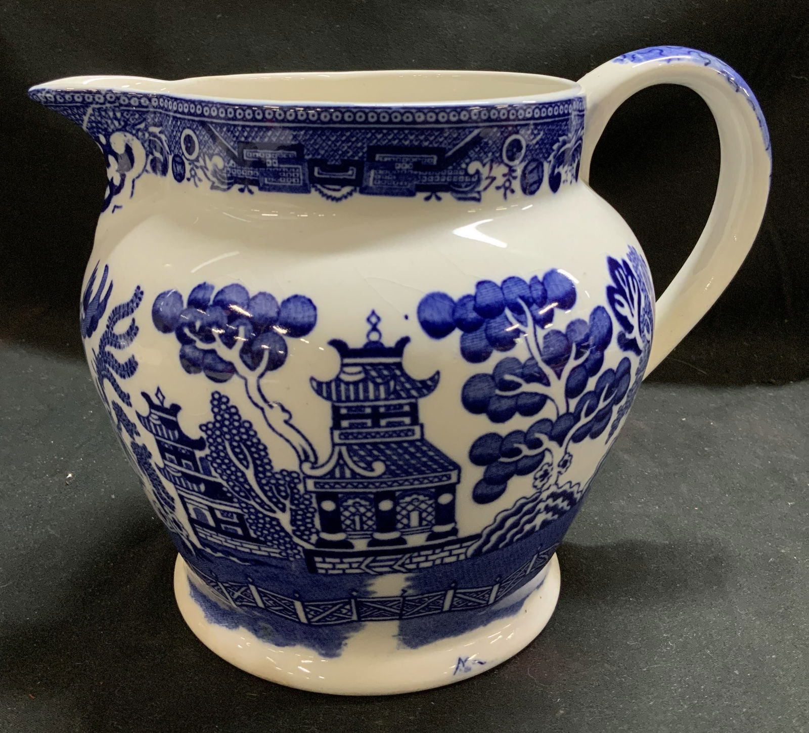 Vntg Allertons Blue Willow Scenic Pitcher ENGLAND (1 of 7)