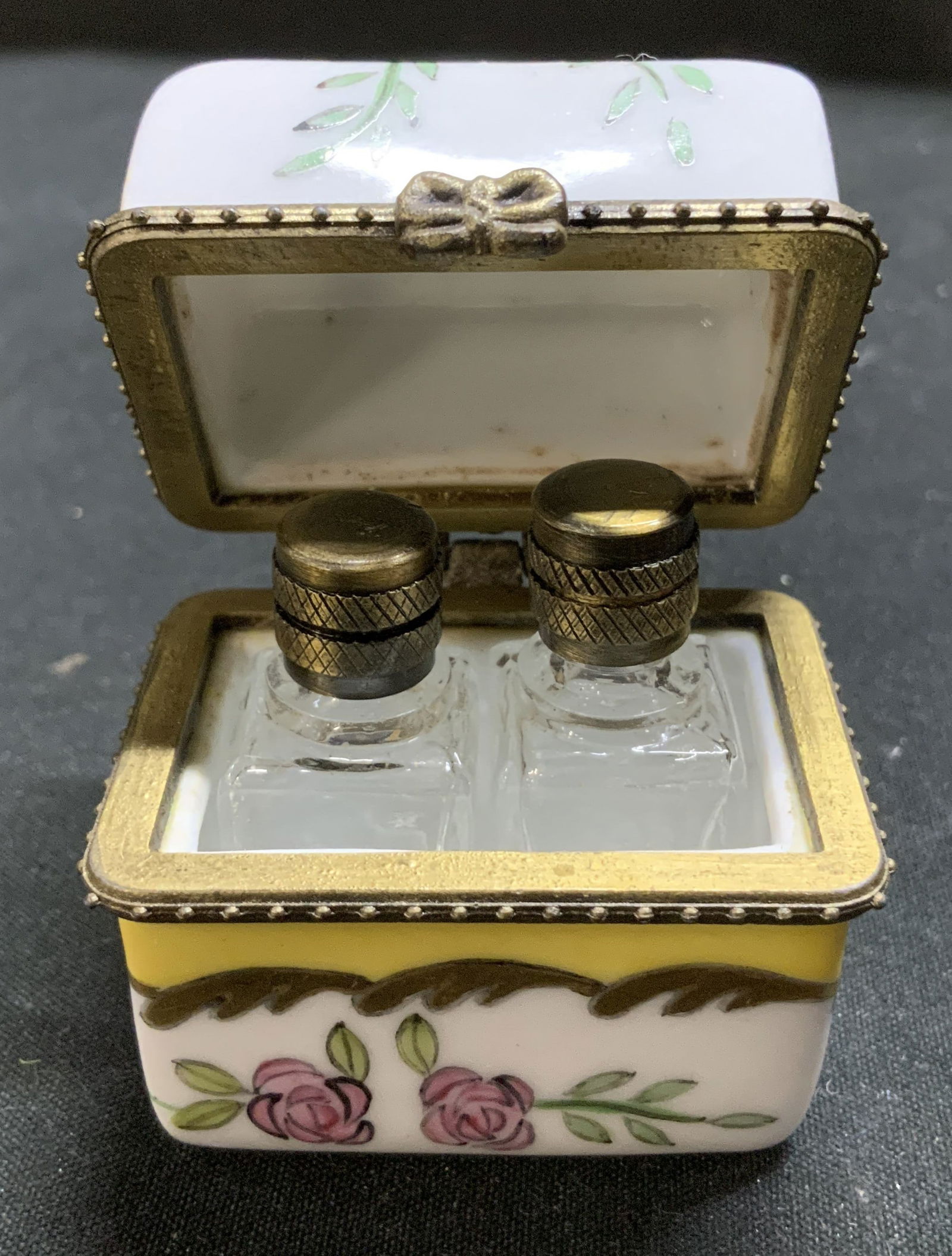 Vntg Hand Painted Perfume Porcelain Trinket Box (1 of 7)
