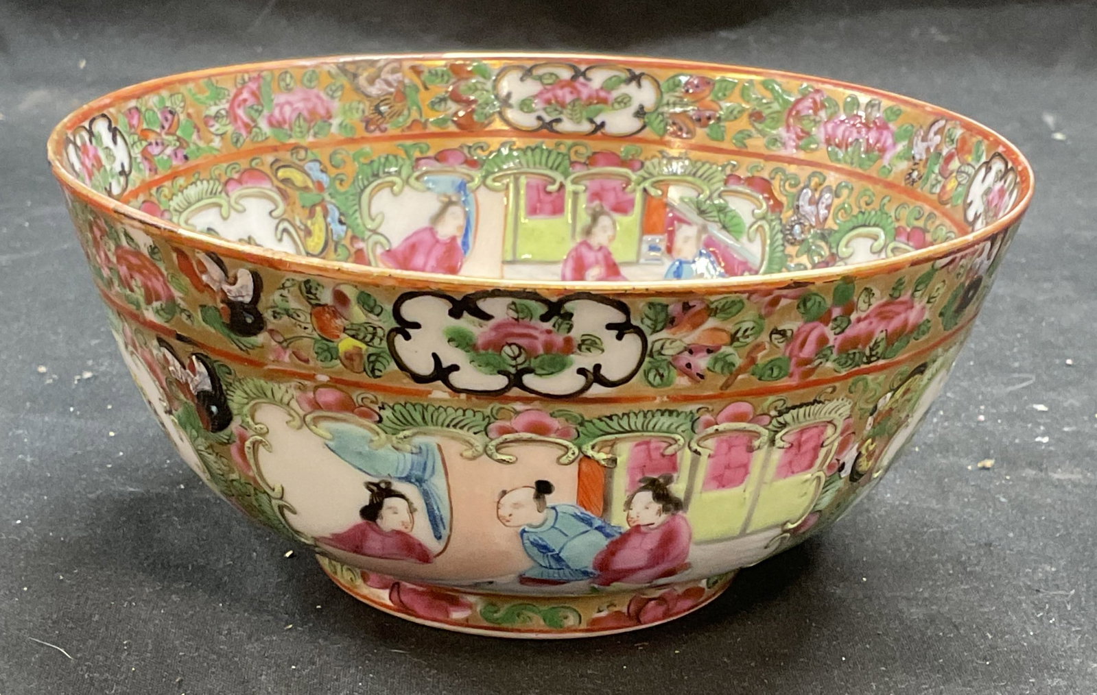 Antq Chinese Rose Medallion Porcelain Bowl: Antique Chinese porcelain bowl. Rose Medallion/Famille Rose pattern. Cartouches of traditional Chinese figures and floral designs in palette of green and pink. Hand painted with gilt decoration. Measu
