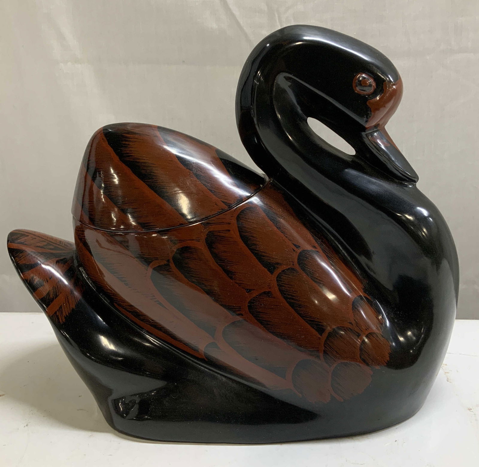 Vntg Black & Red Lacquered Swan Lidded Vessel (1 of 7)