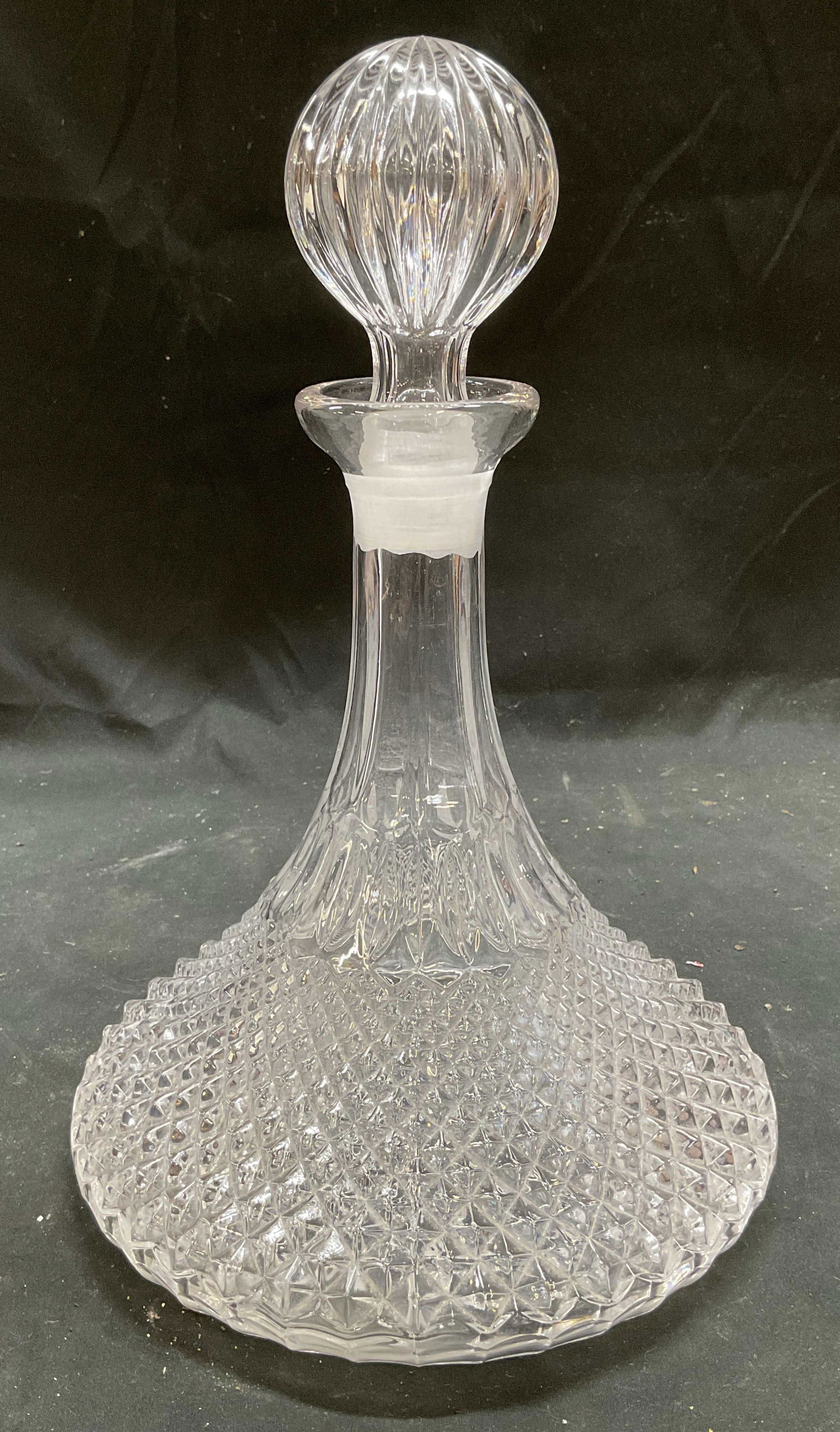 Vintage Glass Diamond Ships Decanter: Vintage glass ships decanter with stopper. Diamond pattern. Wide flared base. Measures approx 7 x 11 inches including stopper. Some scratching. Ships decanter, diamond pattern decanter, decanter with