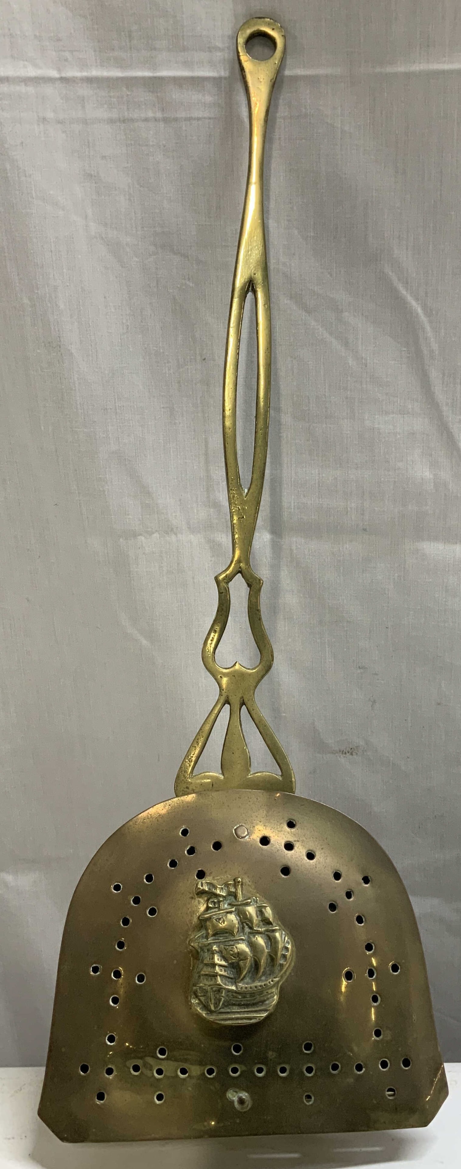 Vntg Brass Bed Warmer W Embossed Ship Motif (1 of 6)