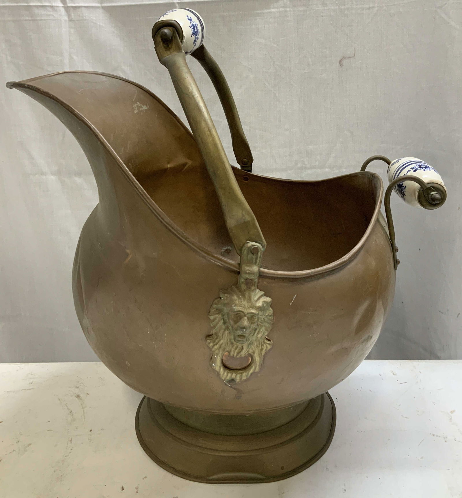 Vntg Copper Coal Scuttle W Ceramic Handles (1 of 7)