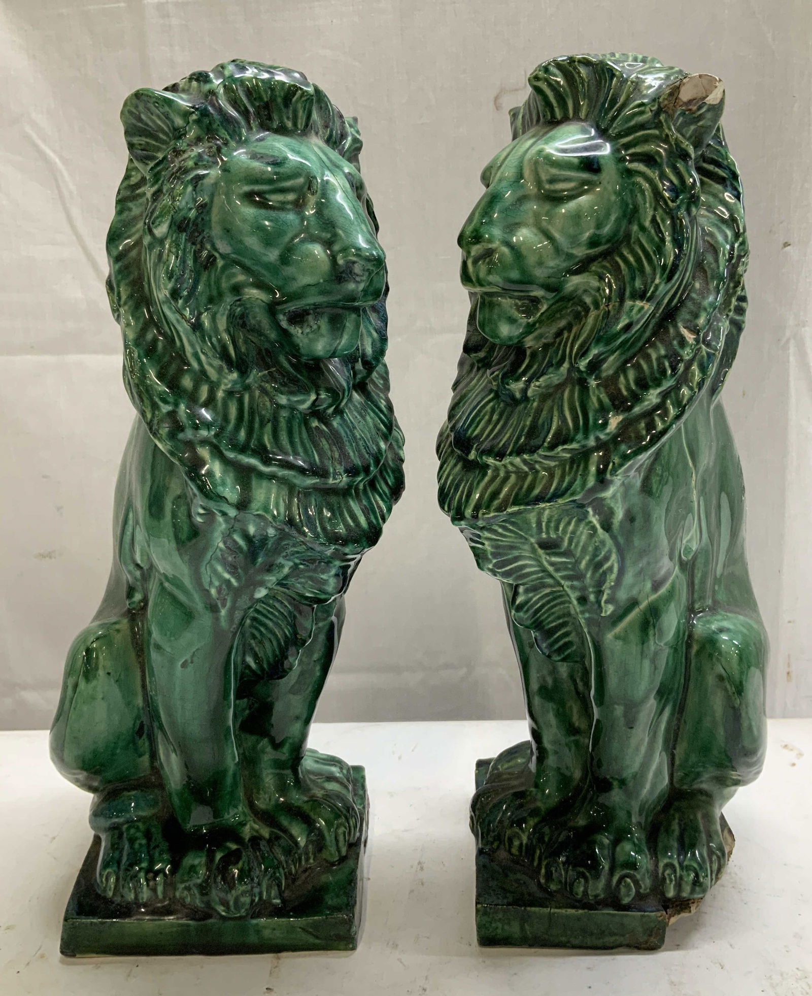 Vntg Pair BLACKHEATH Green Ceramic Lion Statues (1 of 7)