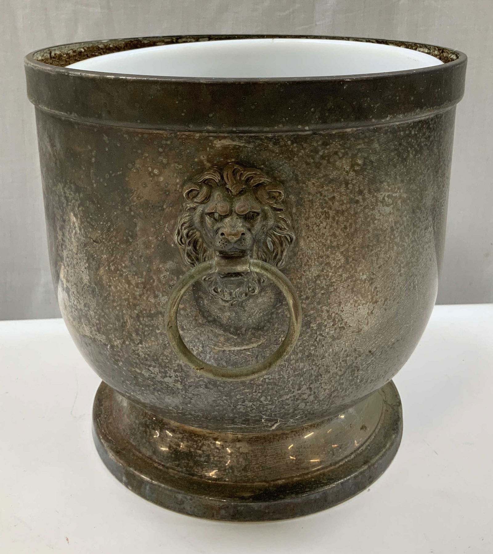 Vntg Silver Plated Ice Bucket W Lion Head Handles (1 of 6)