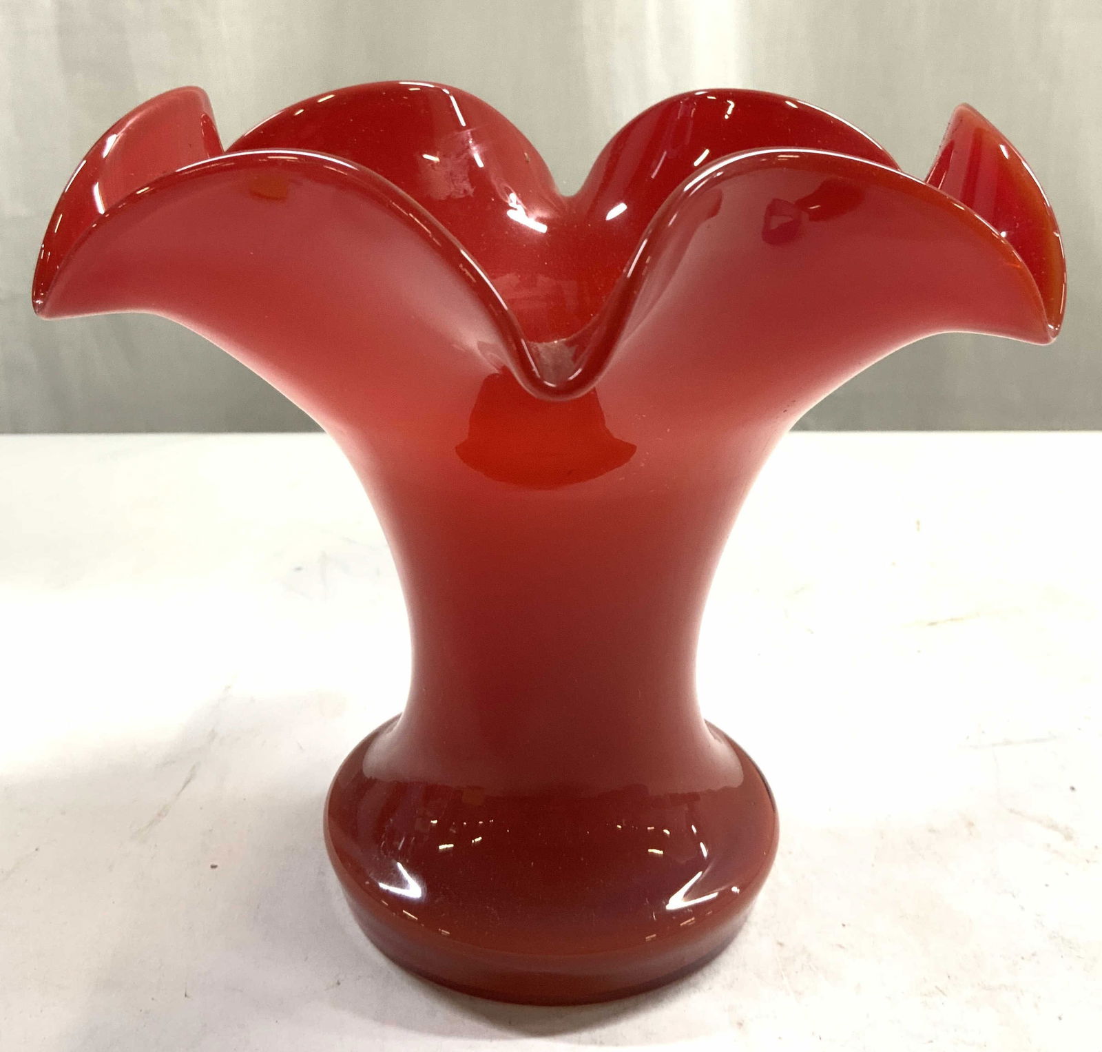 Handblown MURANO Style Handkerchief Gls Vase Red: Vase is MURANO style. Piece is red toned and glass. Piece appears to be hand blown due to pontil on underside. Vase has Handkerchief style rim. Appears to be vintage. Vase measures approximately 5.75