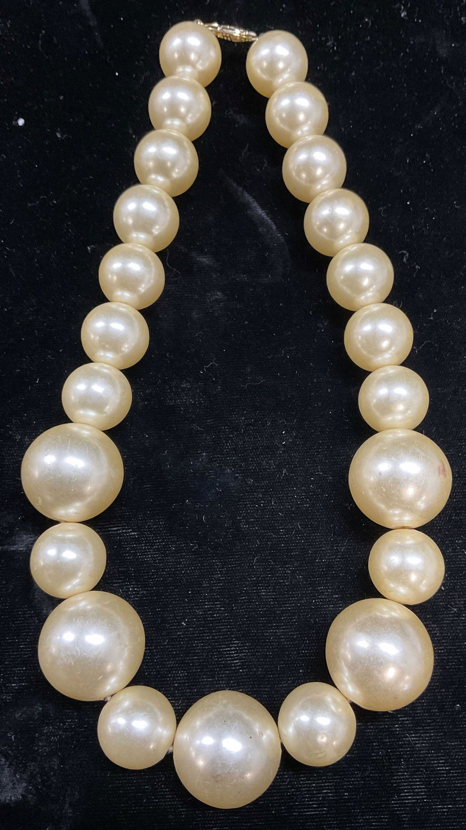 Vintage Chunky Faux Pearl Choker Necklace: Vintage chunky faux pearl beaded choker necklace. Drop length approx 8 inches. Some wear including scratching. Jewelry, estate jewelry, costume jewelry, cocktail jewelry, fashion jewelry, accessories,