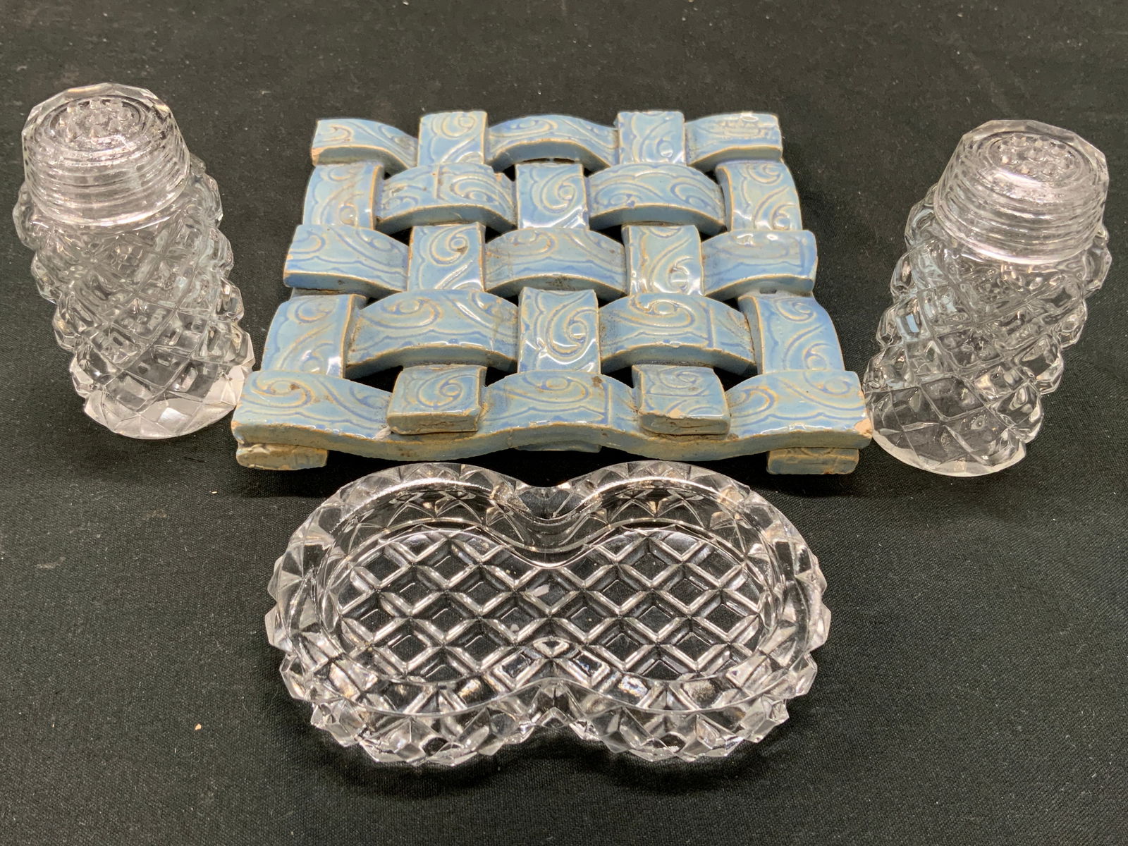 Lot 4 Crmc Weave Trivet Gls S&P Shakers W Holders (1 of 7)