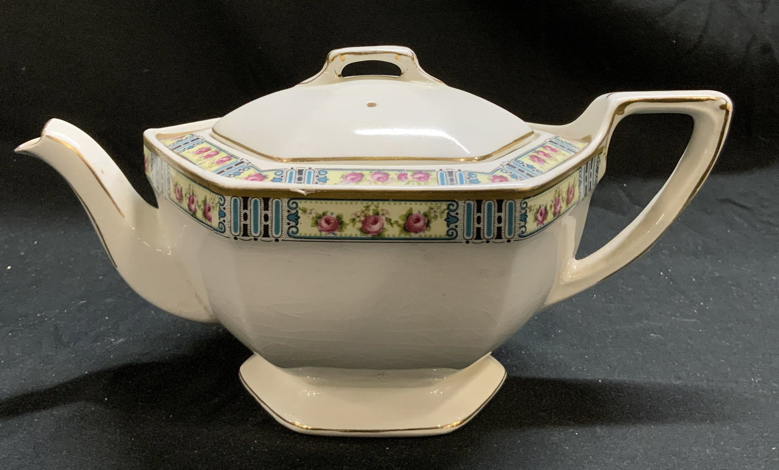 W.H. Grindley & CO Pink Roses Teapot ENGLAND: W.H. Grindley & CO Pink Roses Teapot ENGLAND Teapot features a decorative pattern with roses & a geometric border. Teapot has gold accents. Signed & marked on underside. READS W.H. GRINDLEY & CO. ENGL
