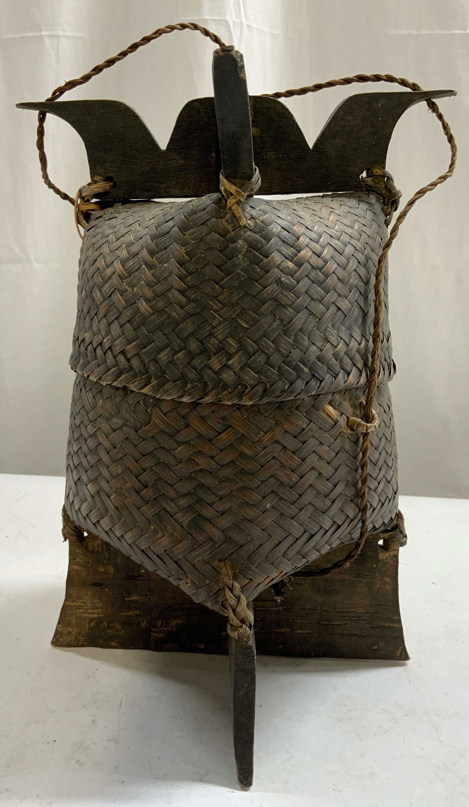 Vintage Handwoven Tibetan Carry Basket W lid (1 of 6)