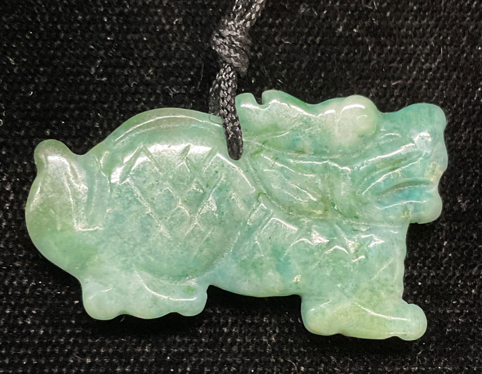 Vintage Asian Carved Jade Foo Dog Pendant (1 of 6)