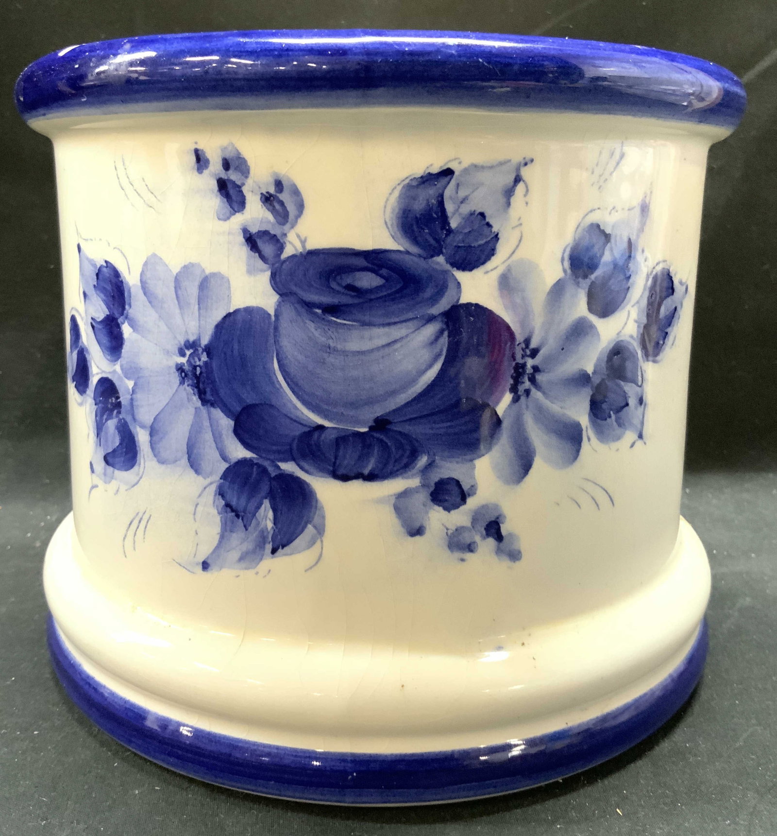 Aksini Stentoj Style Vtg H Ptd Crmc Plntr BRAZIL: Underside is marked HAND PAINTED MADEMIN BRAZIL. Planter is Aksini Stentoj Krus style. Vessel is vintage. Piece is cream with blue toned floral and leaf detailing. Planter has blue toned outer rim. Ve