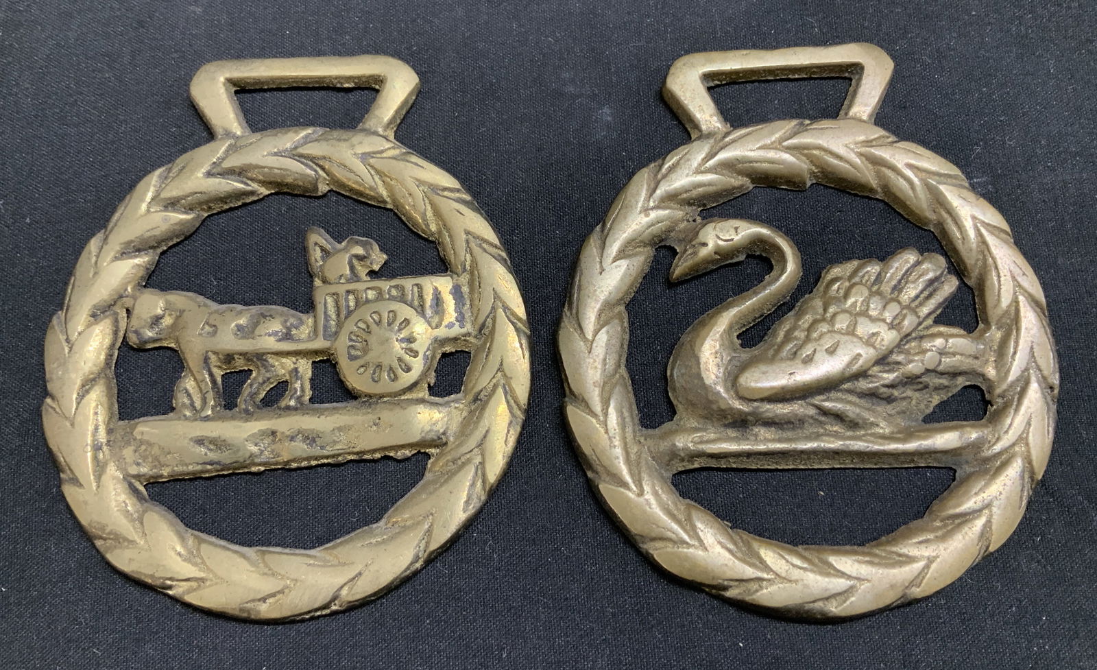 Lot 2 Horse W Cart & Swan Horse Brass Medallions (1 of 6)