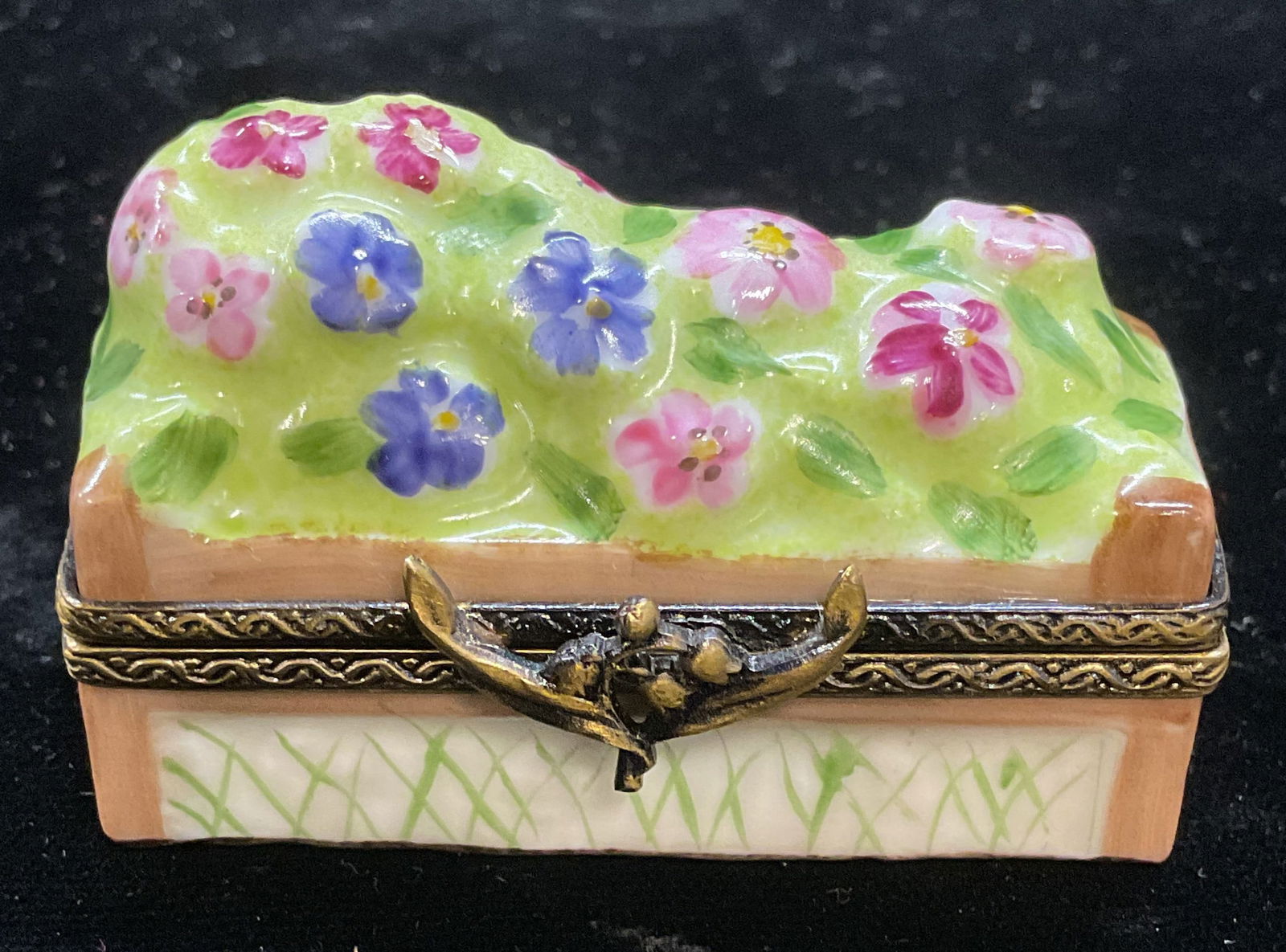 Limoges Porcelain Flower Trinket Box, France (1 of 6)