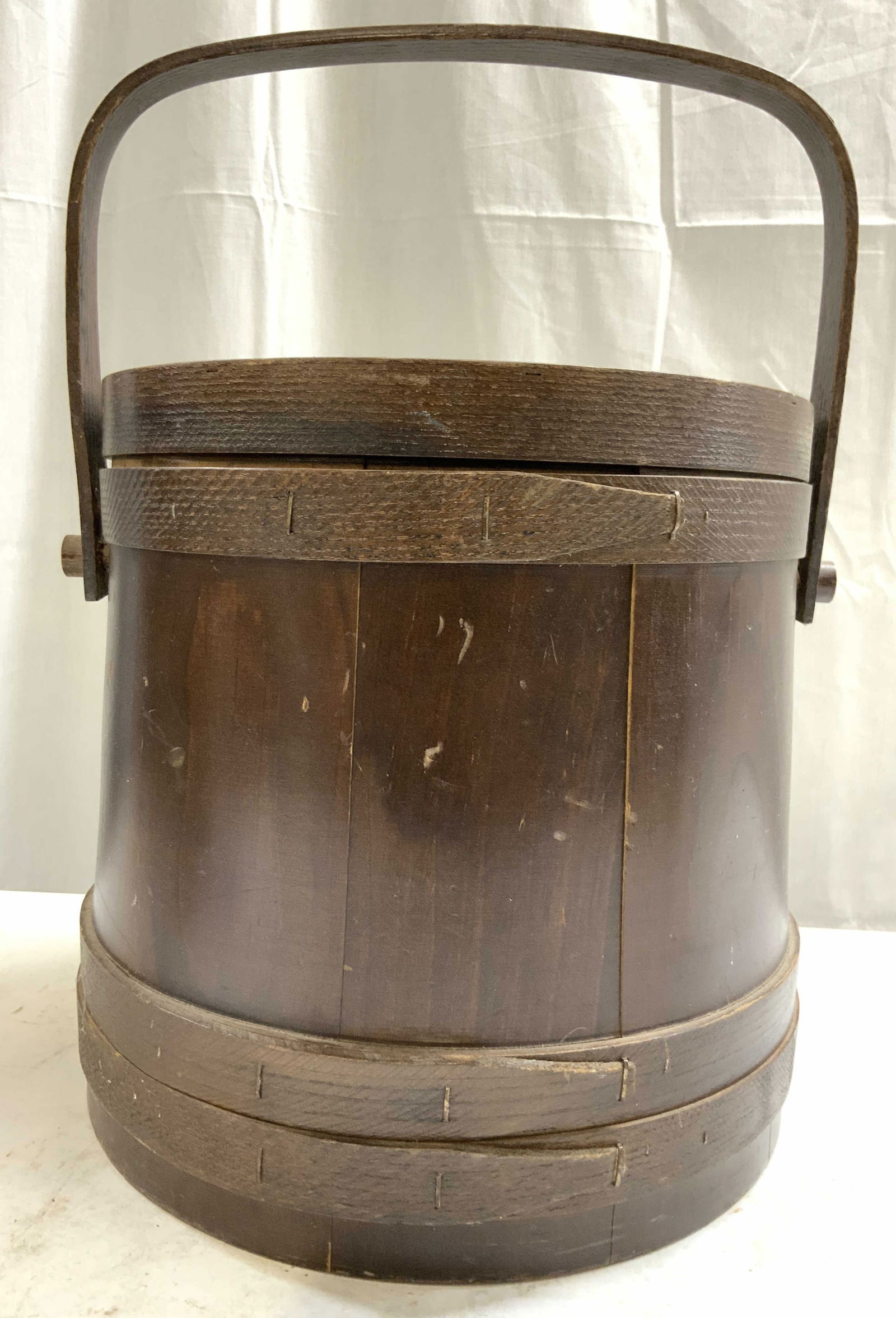 Atq Primitive Wood Gathering Bucket w Lid & Handle (1 of 8)