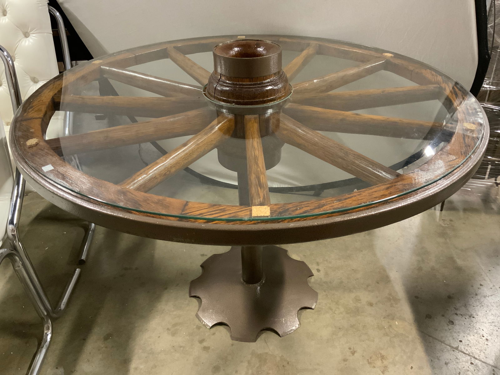 Antique Wooden Wagon Wheel Table Glass Top 45in D (1 of 8)