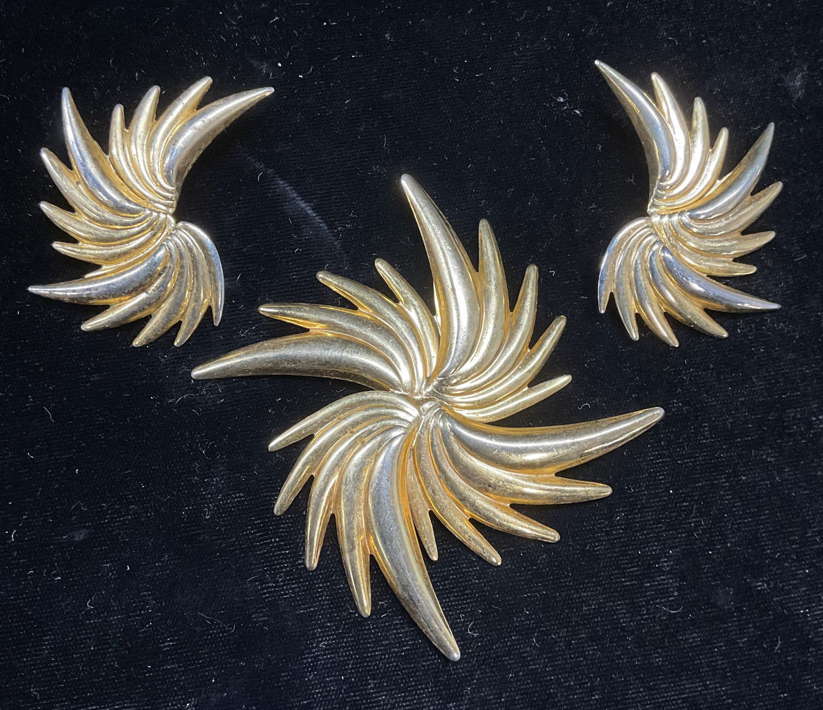 Set 2 Gold Tone Statement Brooch & Earrings (1 of 6)