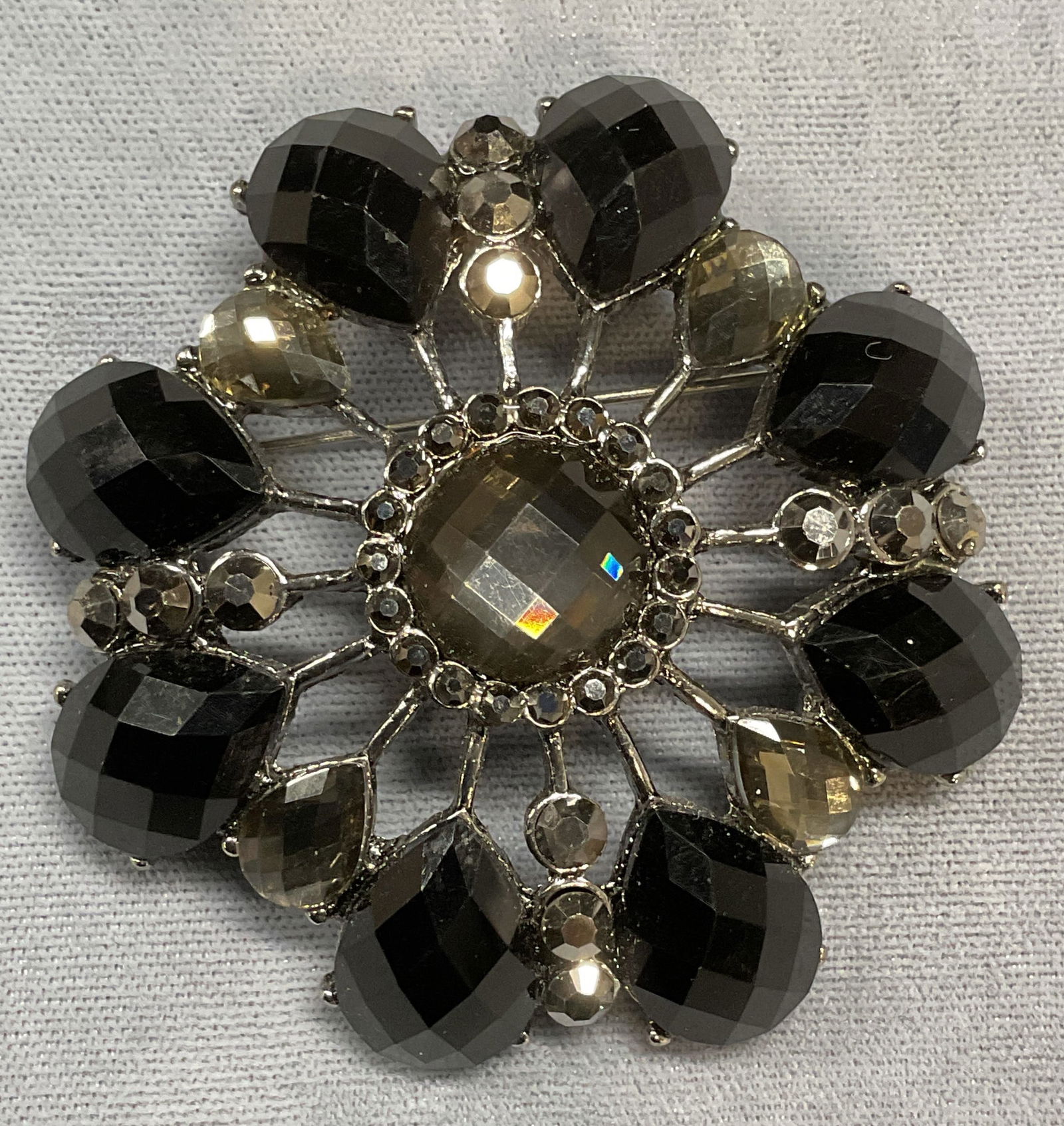Silver Tone Black Lucite Crystal Flower Brooch: Silver tone flower motif brooch with black and grey lucite crystals. Measures approx 2 inches wide. Some scratching. Jewelry, estate jewelry, costume jewelry, cocktail jewelry, fashion jewelry, access