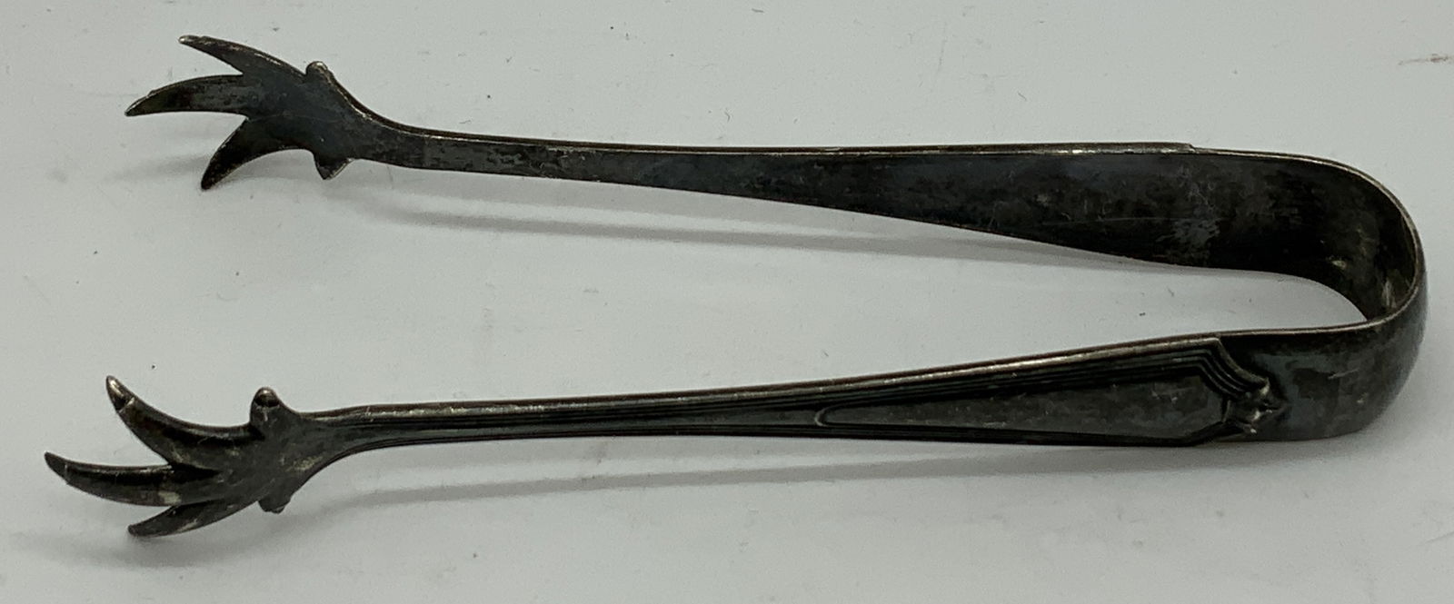 Vntg Gorham Sterling Silver Claw Sugar Tongs: Sugar tongs are sterling silver & the ends of the tongs are shaped like claws. Weighs 20.6g. Signed & marked. Reads, STERLING. Visible hallmark. Possible Gorham. Surface wear consistent to age, use &