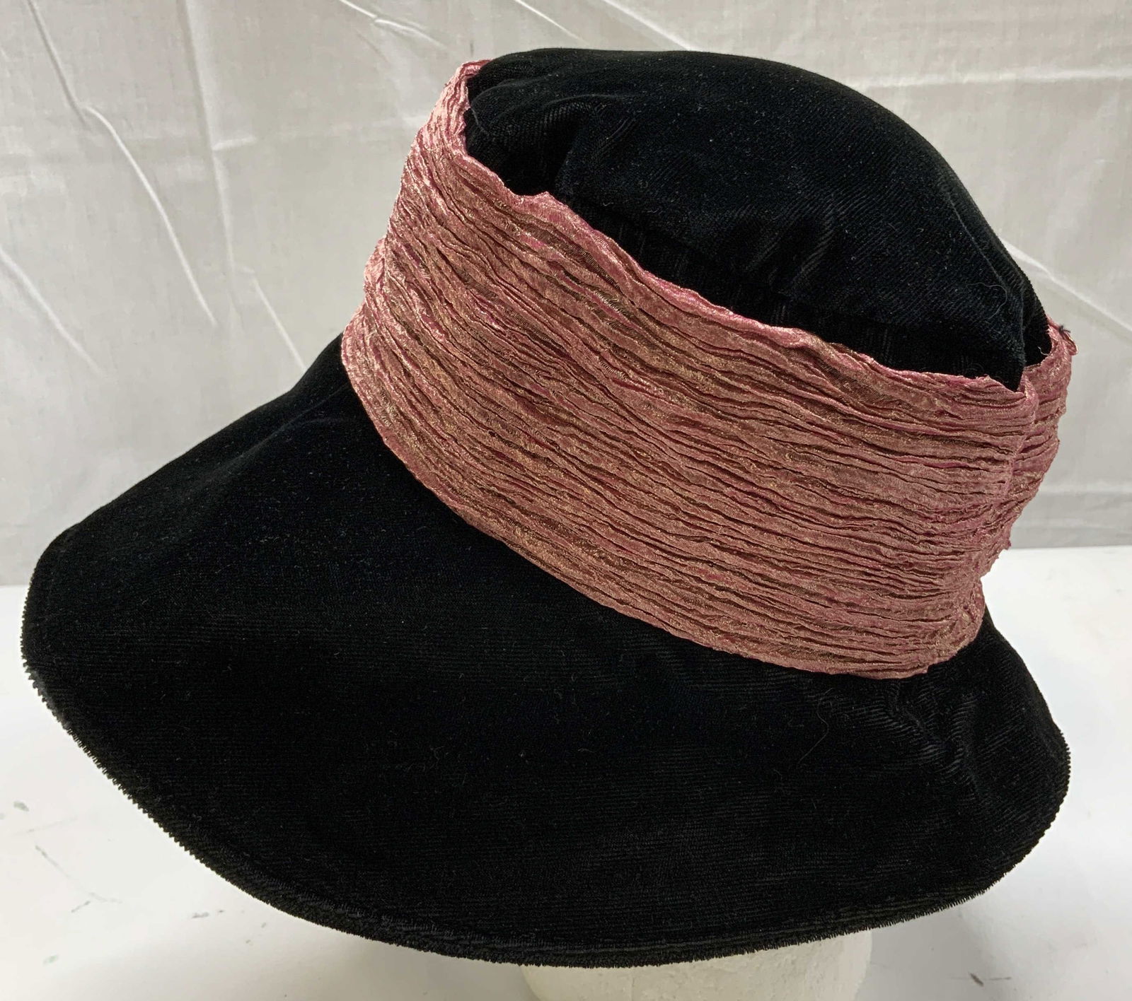 Vntg Delisa for Henschel Cloche Hat W Pink Band: Vintage black cloche hat with a ruched pink accent band. Wide brim & velvet material. Signed & marked. Reads, DELISA FOR HENSCHEL. Surface wear consistent to age, use & exposure. Measurements: length