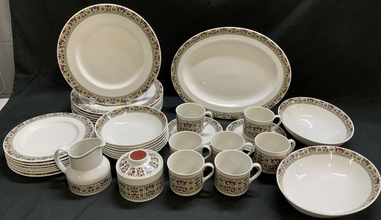 Set36 Royal Doulton Fireglow Tableware ENGLAND: Lot includes, 8 dinner plates, 7 cups, 1 lidded sugar bowl, 1 creamer, 2 saucers, 7 salad plates, 7 bowls, 1 serving platter & 2 serving bowls. Pieces are fine china material & features a multicolor b