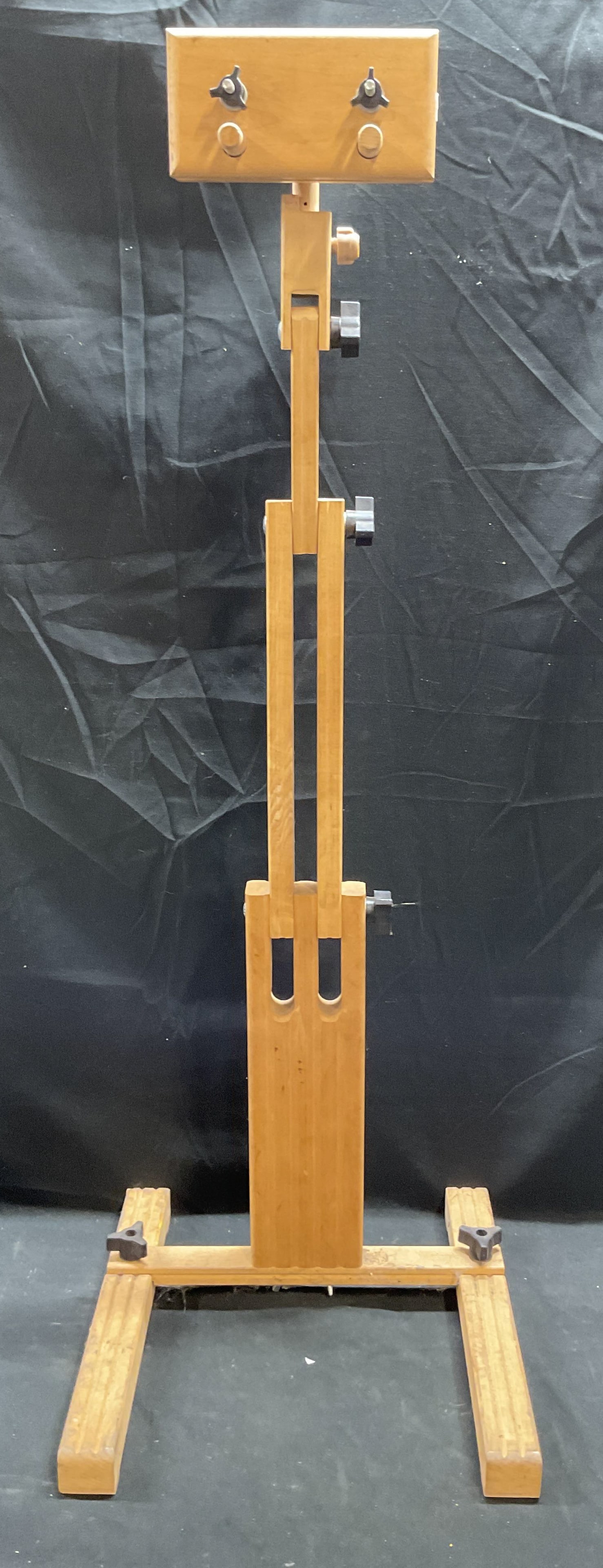 Rocky Giraffe Wood Needlework Floor Stand 40in (1 of 6)