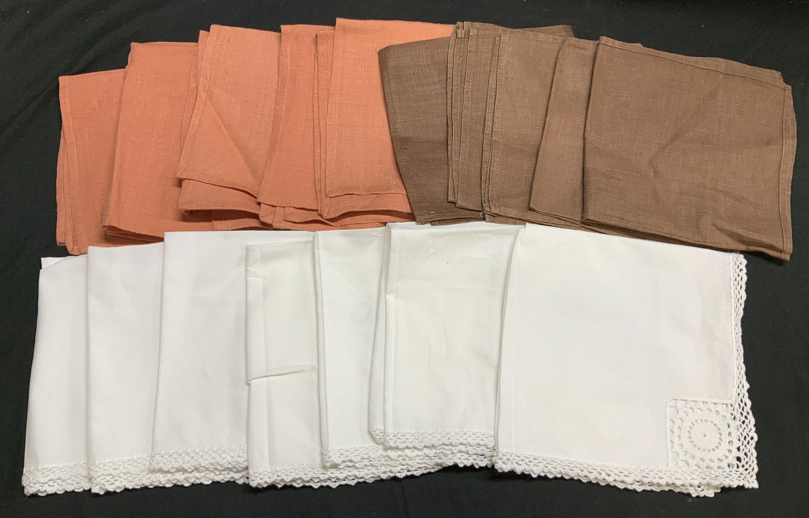 Lot 17 Vntg Brown, Coral & Crocheted Trim Napkins (1 of 8)