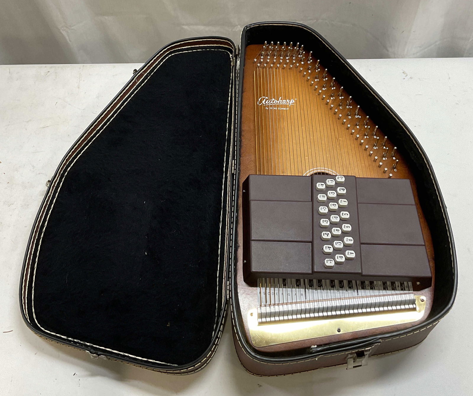 Oscar Schmidt Autoharp & Case, Instruction Book+ (1 of 8)
