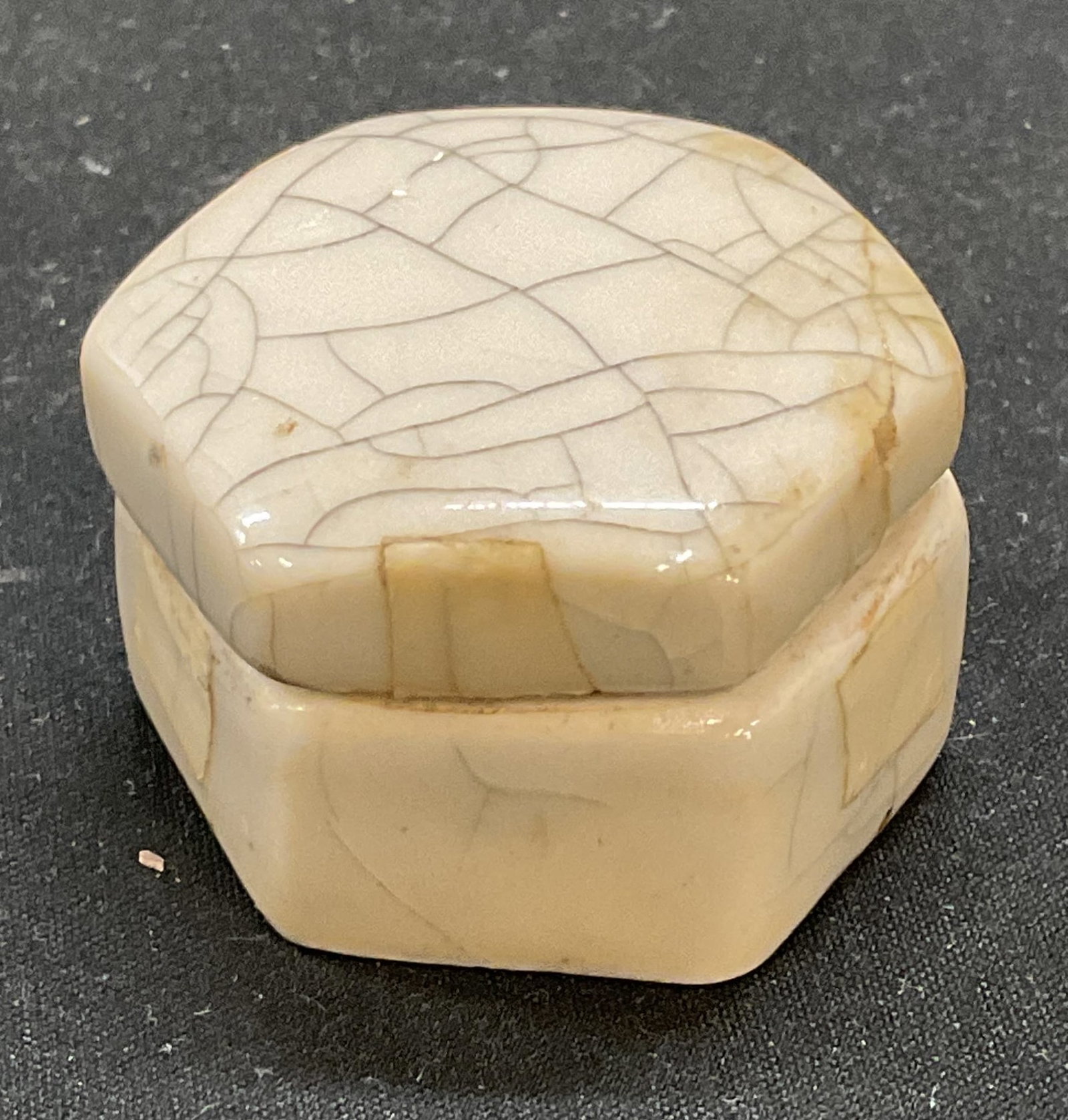 Vtg Crackle Glaze Porcelain Trinket Box: Vintage crackle glazed porcelain hexagon shaped trinket box. Measures approx 1.75 x 1.5 x 1 inches. some residue and scratching. Trinket box, crackle trinket box, porcelain trinket box, home decor, ho