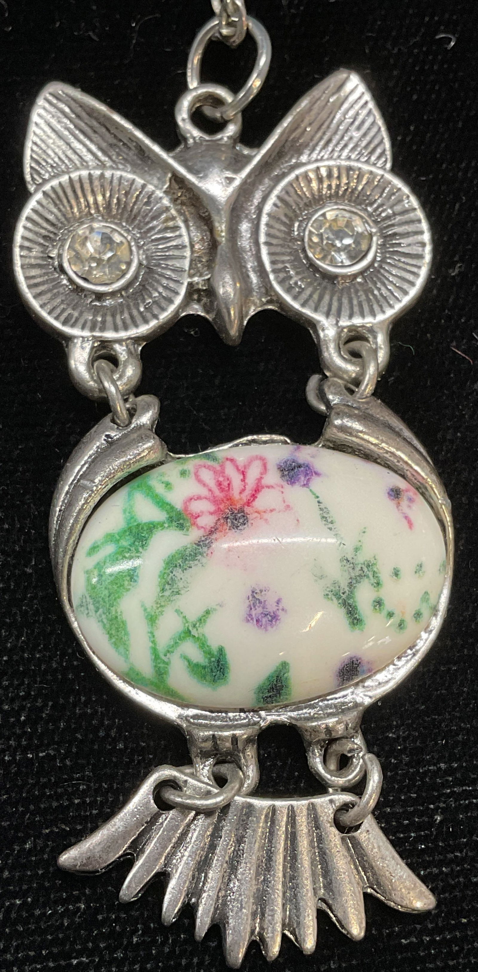 Silver Tone Crystal Lucite Owl Pendant Necklace: Silver tone owl motif pendant necklace with crystal and lucite cabochon. Drop length approx 18 inches. Pendant approx 2.5 inches long. Some scratching. Jewelry, estate jewelry, costume jewelry, cockta