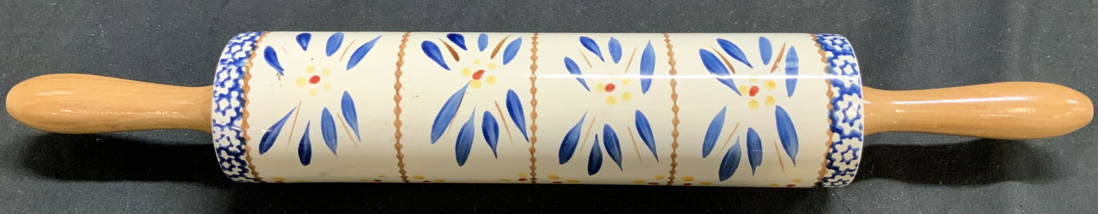 Vntg Ceramic Rolling Pin W Wooden Handles: Rolling pin is ceramic & features wooden handles. Rolling pin features a hand-painted pattern of blue pedals. Brown, yellow & red tones. Surface wear consistent to age, use & exposure. Visible crack i