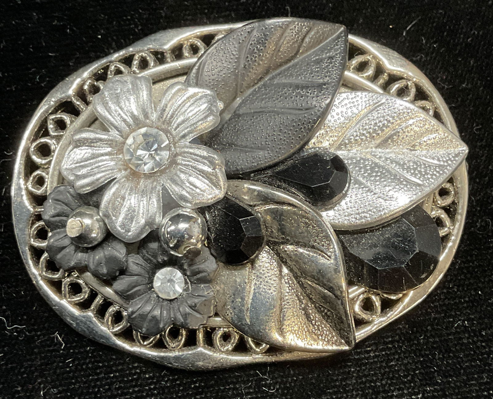 Silver Tone Lucite Crystal Flower Brooch: Vintage silver tone lucite crystal flower motif brooch. Measures approx 1.75 x 2.5 inches. Some scratching. Jewelry, estate jewelry, costume jewelry, cocktail jewelry, fashion jewelry, accessories, fa