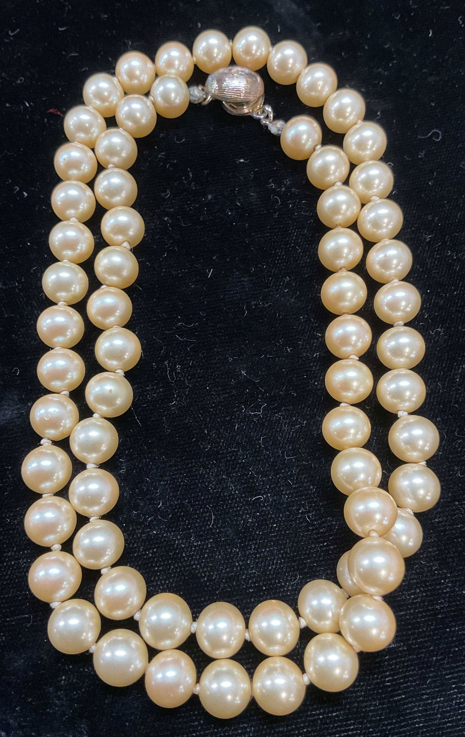 Vtg Les Bernard Faux Pearl Beaded Necklace: Vintage Les Bernard faux pearl beaded necklace. Signed. Drop length approx 11.5 inches. Some scratching. Jewelry, estate jewelry, costume jewelry, cocktail jewelry, fashion jewelry, accessories, fashi