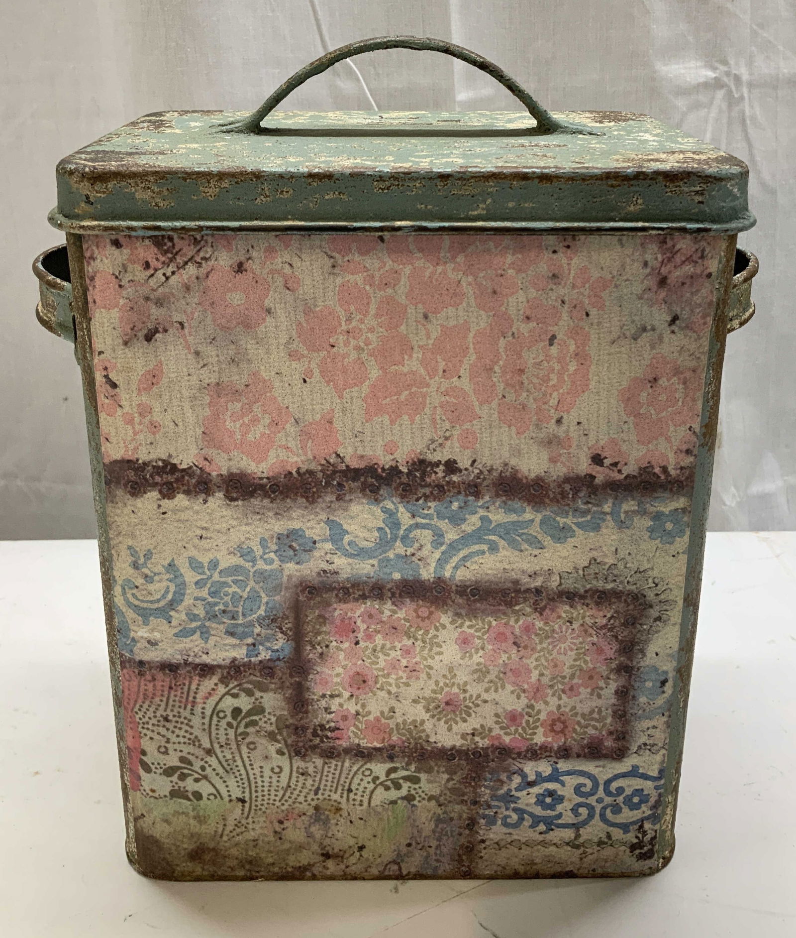 Kelly Pal Decoupage Style Metal Container W Lid (1 of 7)