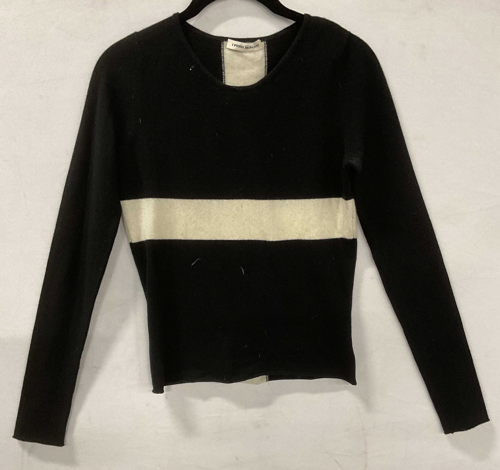 I Pezzi Dipinti Black White Cashmere Sweater Italy: I Pezzi Dipinti black and white color block striped cashmere sweater. Labels read 100% cashmere, Size XS. Made in Italy. Some blemishes and pilling. I Pezzi Dipinti sweater, designer sweater, designer