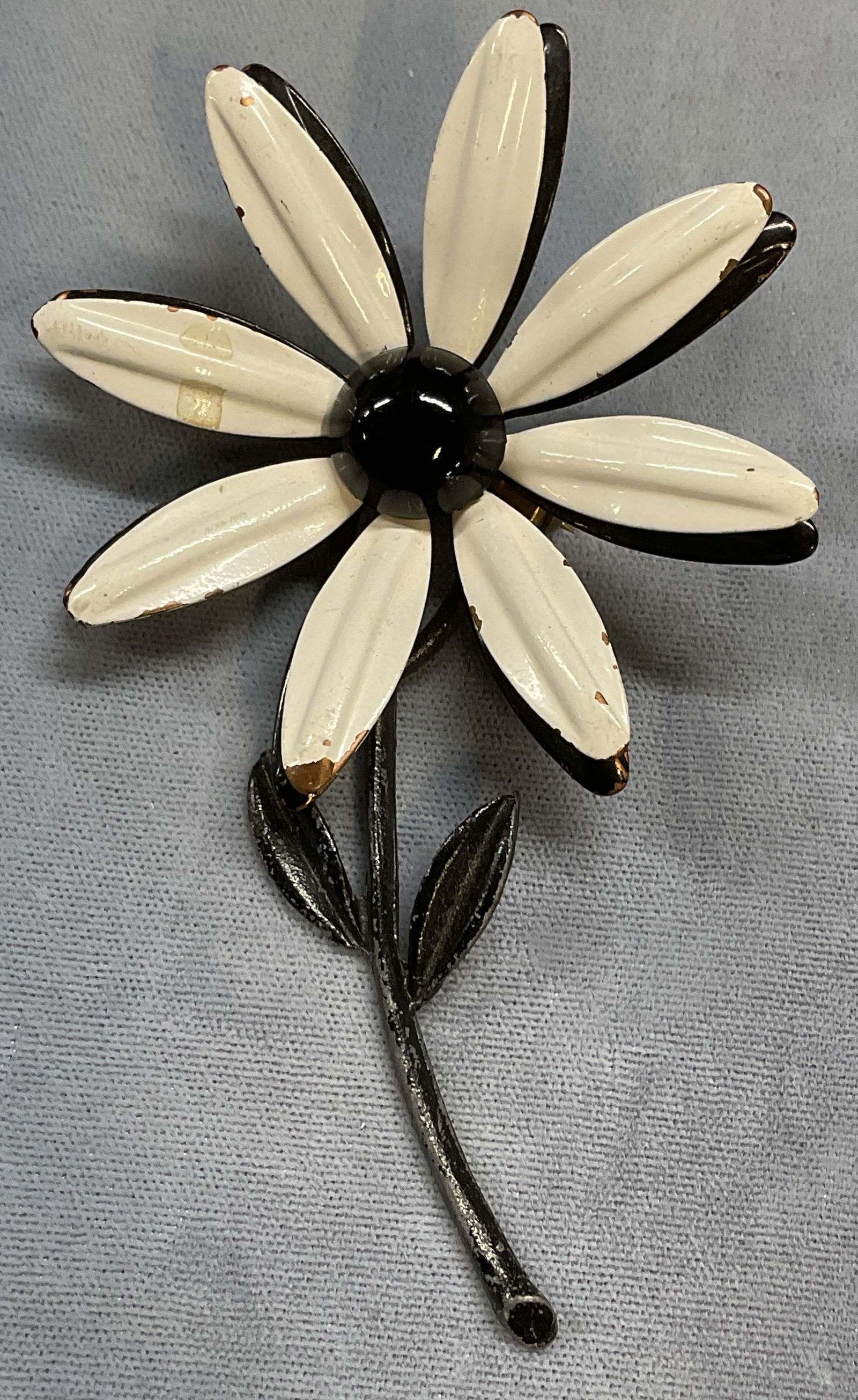 Vtg Black & White Enamel Flower Brooch 4 In (1 of 6)
