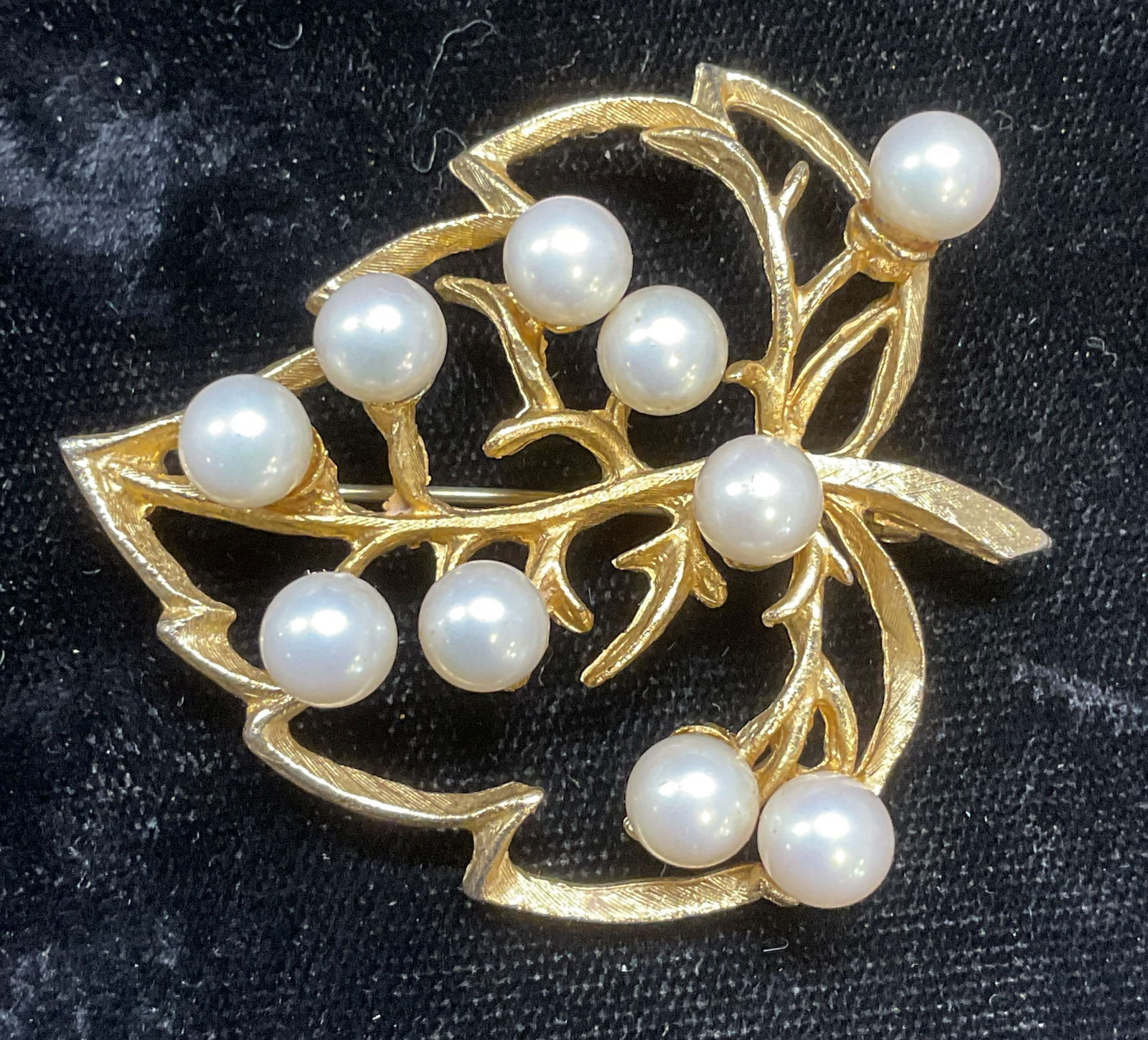 Vintage Gold Tone Faux Pearl Leaf Brooch (1 of 6)
