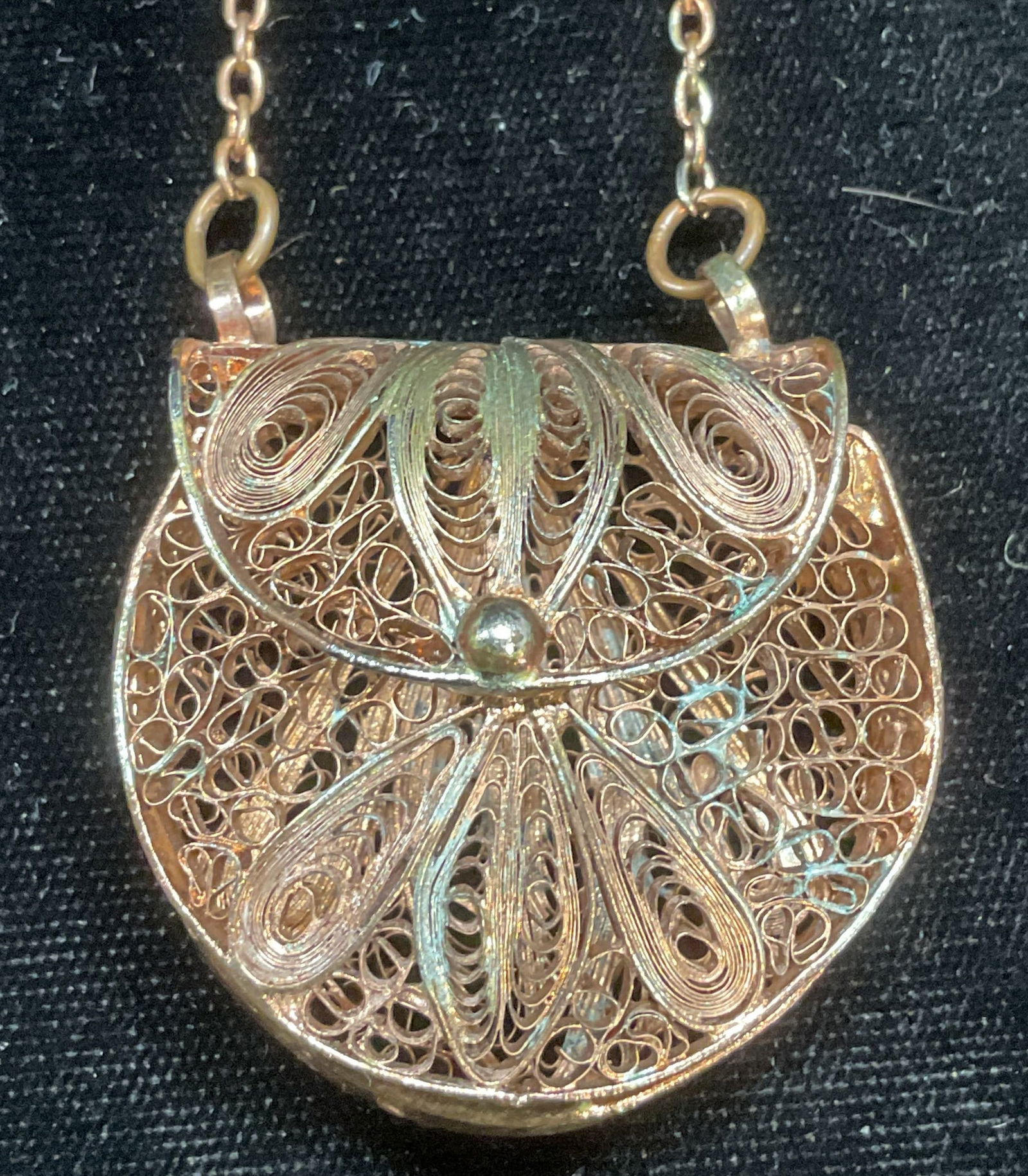 Vintage Copper Purse Filigree Pendant Necklace: Vintage copper chain necklace with filigree purse motif pendant locket. Drop length approx 18 inches. Pendant approx 1.5 x 1.5 inches. Some wear including scratching & verdigris present.. Jewelry, est