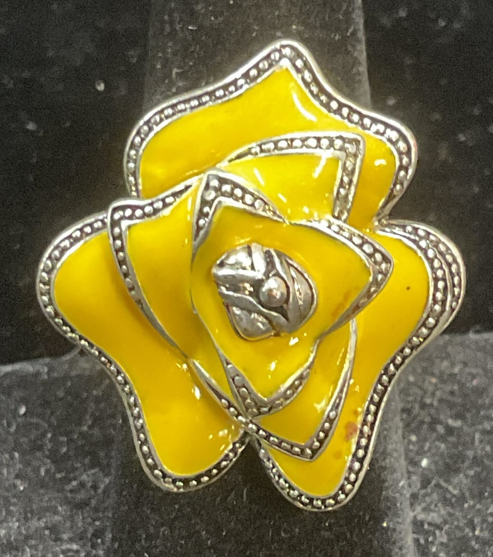 Vtg Silver Tone Yellow Enamel Flower Ring (1 of 6)