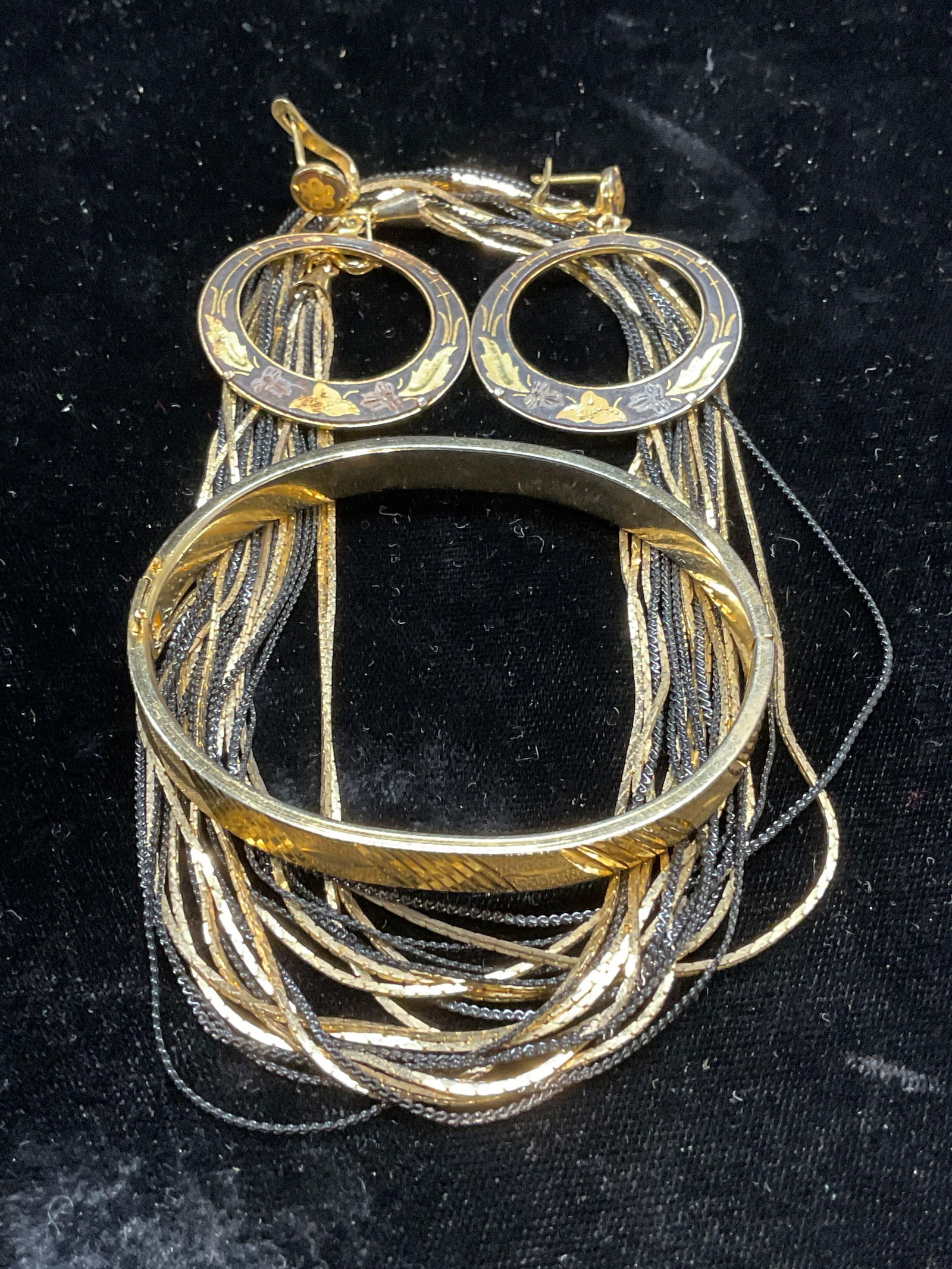 Lot 3 Gold Tone Necklace, Earrings, Bracelet (1 of 7)