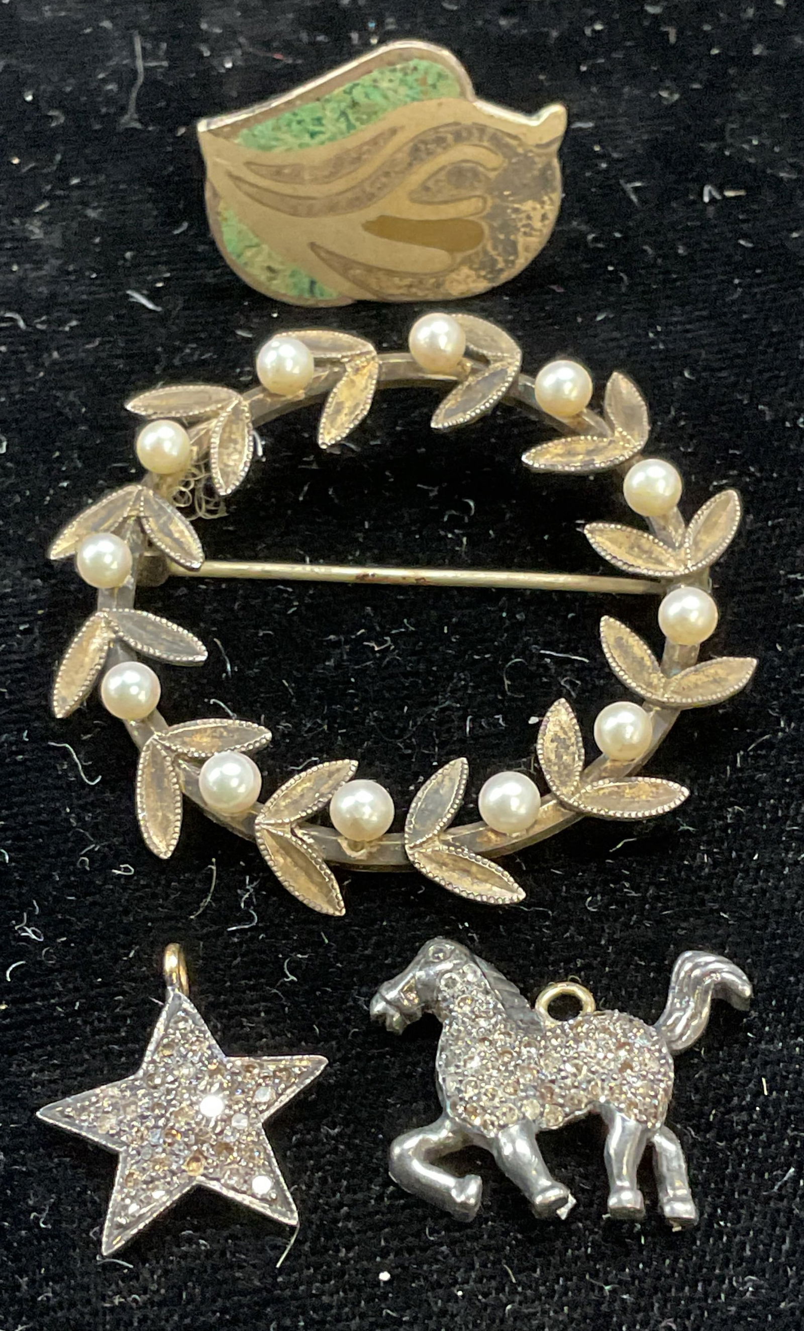 Lot 4 Silver & Diamond Star & Horse Pendants +: Lot of 4 jewelry pieces. 2 silver and diamond star and horse motif pendants. Tests for silver, purity unknown. Stones test for diamond hardness, possibly other. Los Castillo signed sterling silver and
