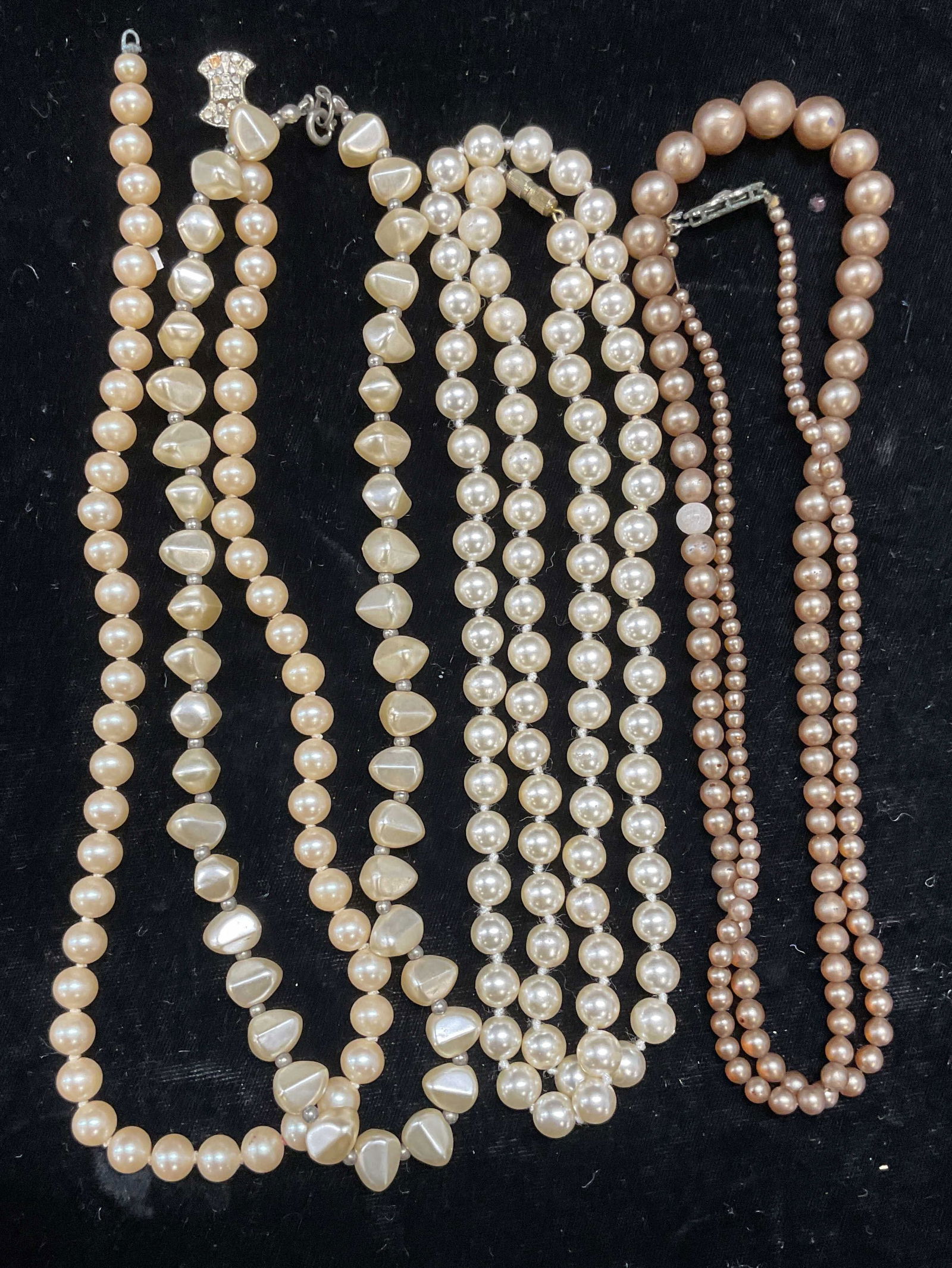 Lot 4 Vintage Faux Pearl Beaded Necklaces (1 of 7)