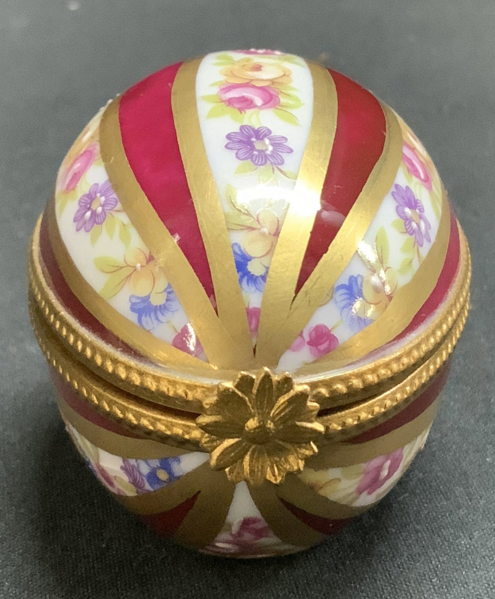 Vntg Limoges BUBARRY Floral Egg Trinket Box FRANCE: Trinket box is porcelain material & features a burgundy & hand-painted floral design. Hinged lid. Signed & marked on underside. Reads, LIMOGES FRANCE. BUBARRY. PORCELAIN. MADE IN FRANCE. Surface wear 