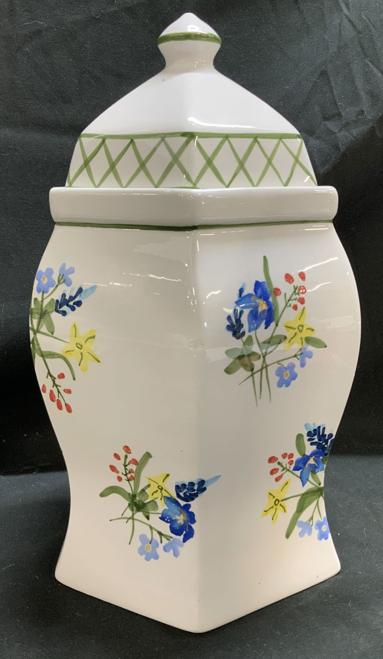 DESIGNPAC Floral Lidded Ceramic Cookie Jar (1 of 7)