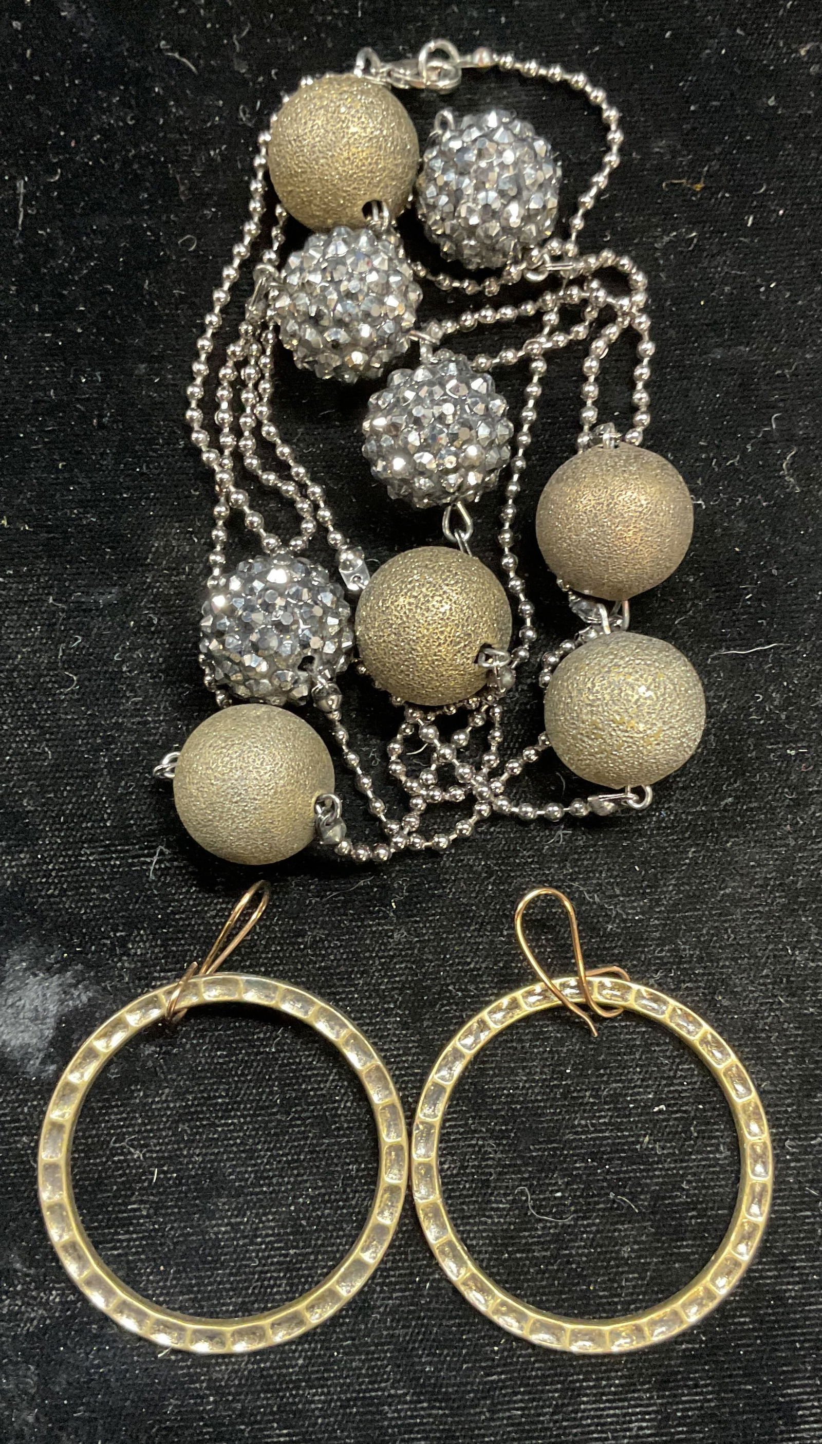 Lot 2 Beaded silver Gold Tone Necklace, Earrings: Lot of 2 pieces. Silver tone necklace with gold and silver tone round beads. Drop length approx 21 inches. Gold tone textured hoop earrings. Measure approx 1.5 inches wide. Some wear including scratch