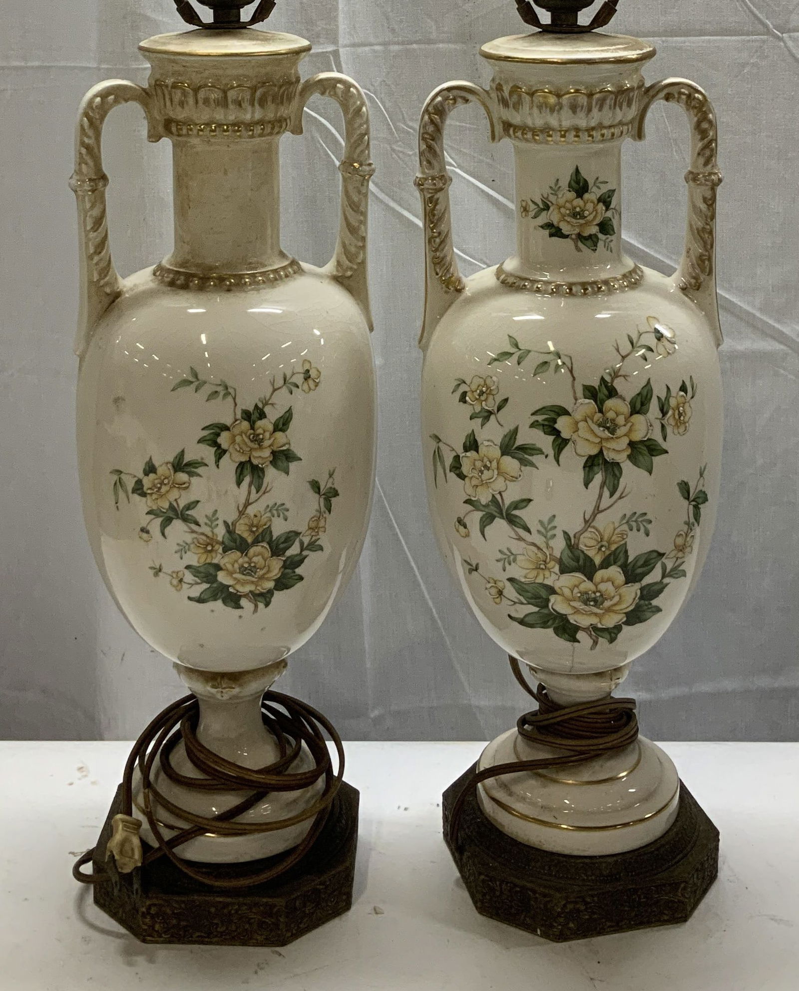 Vntg Pair Porcelain Floral Urn Style Table Lamps (1 of 9)