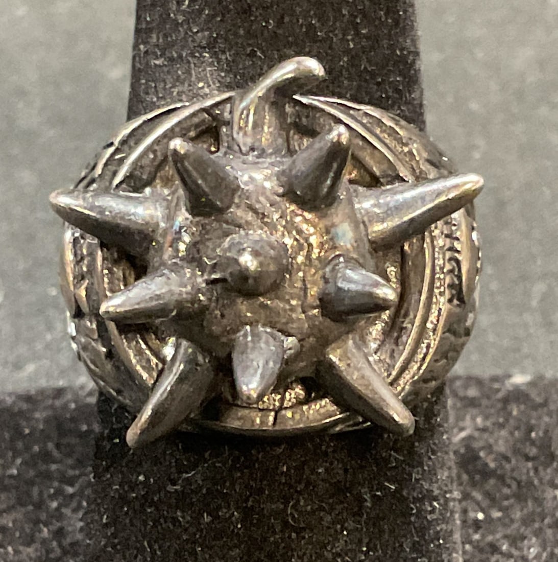 Vintage G & S Silver Tone Spiked Skull Ring (1 of 6)