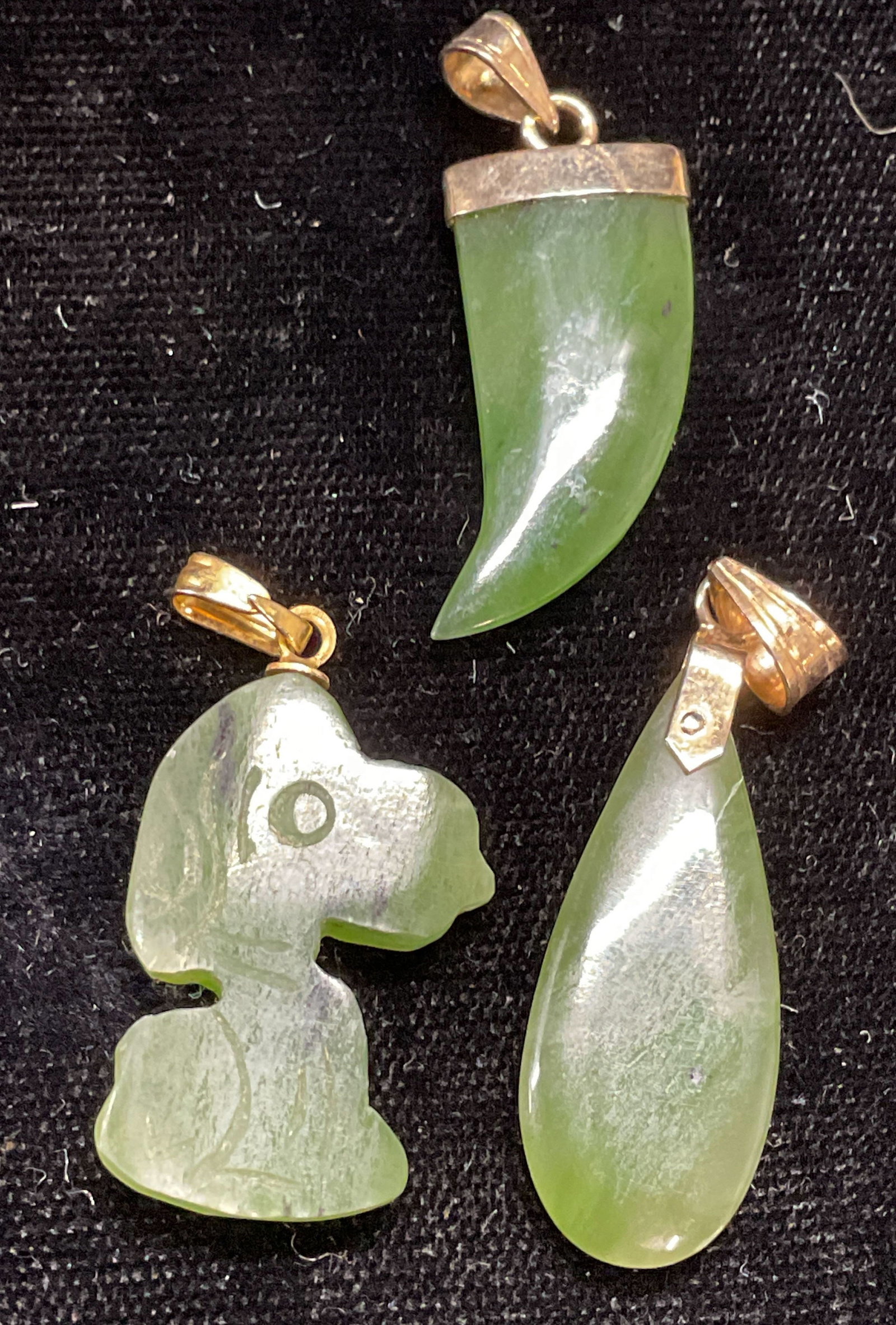 Lot 3 Nephrite Jade Pendants, Talon, Drop, Dog: Lot of 3 nephrite jade pendants. Talon, teardrop, and dog motifs. All approx 1 inch long. Some scratching. Jewelry, estate jewelry, costume jewelry, fashion jewelry, cocktail jewelry, accessories, fas