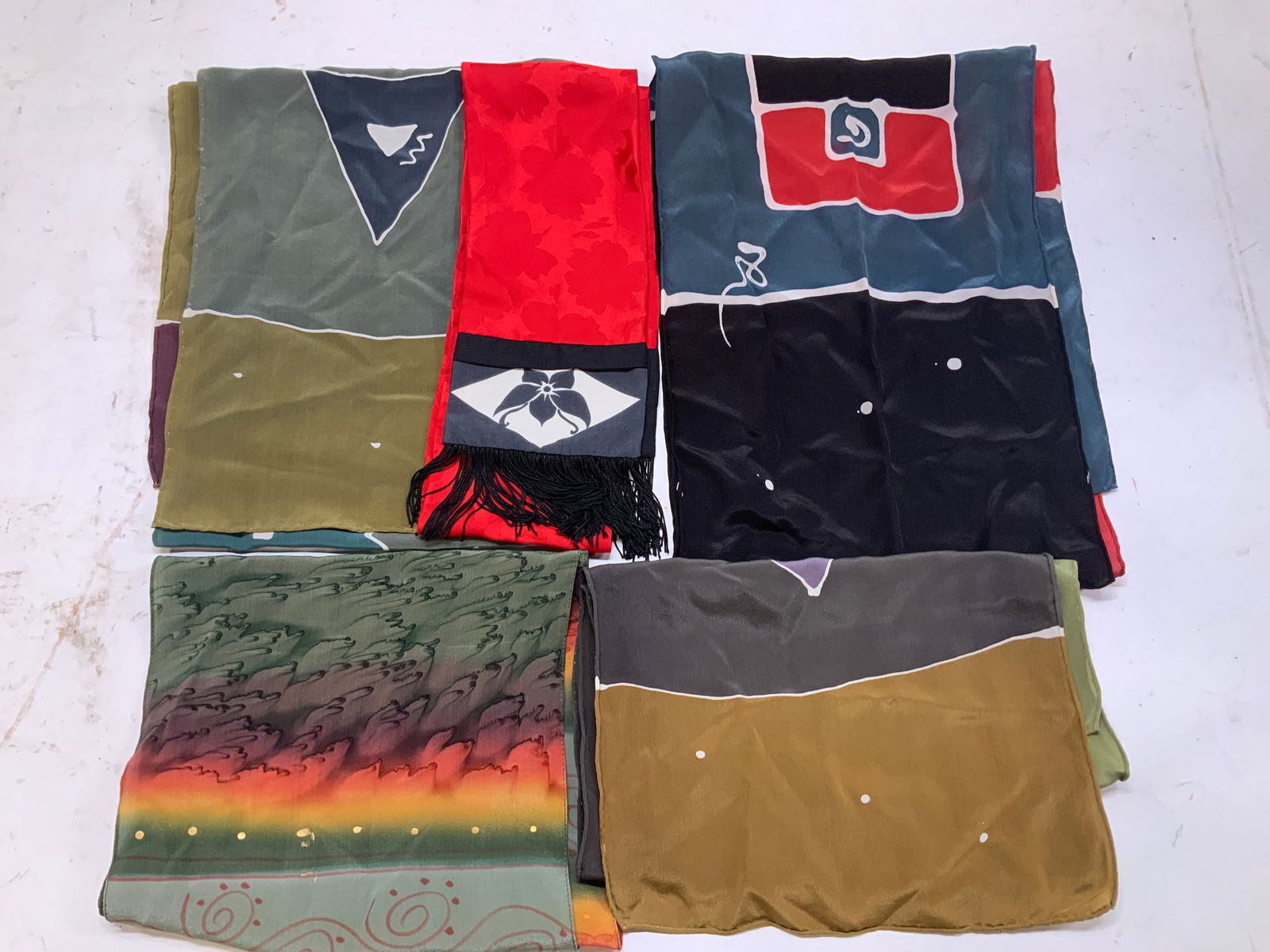 Lot 5 Assorted Multi-Toned Abstract Scarves (1 of 11)