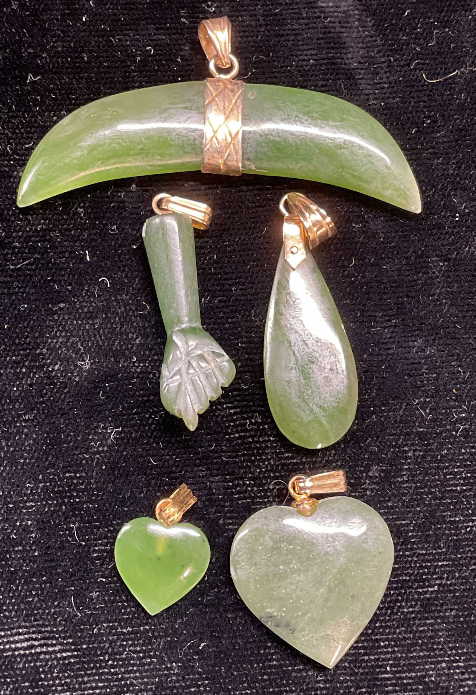 Lot 5 Nephrite Jade Pendants, Heart, Drop +: Lot of 5 nephrite jade pendants. Heart, teardrop, claw, and hand shapes. Largest measures approx 2 inches long. Some scratching. Jewelry, estate jewelry, costume jewelry, fashion jewelry, cocktail jew